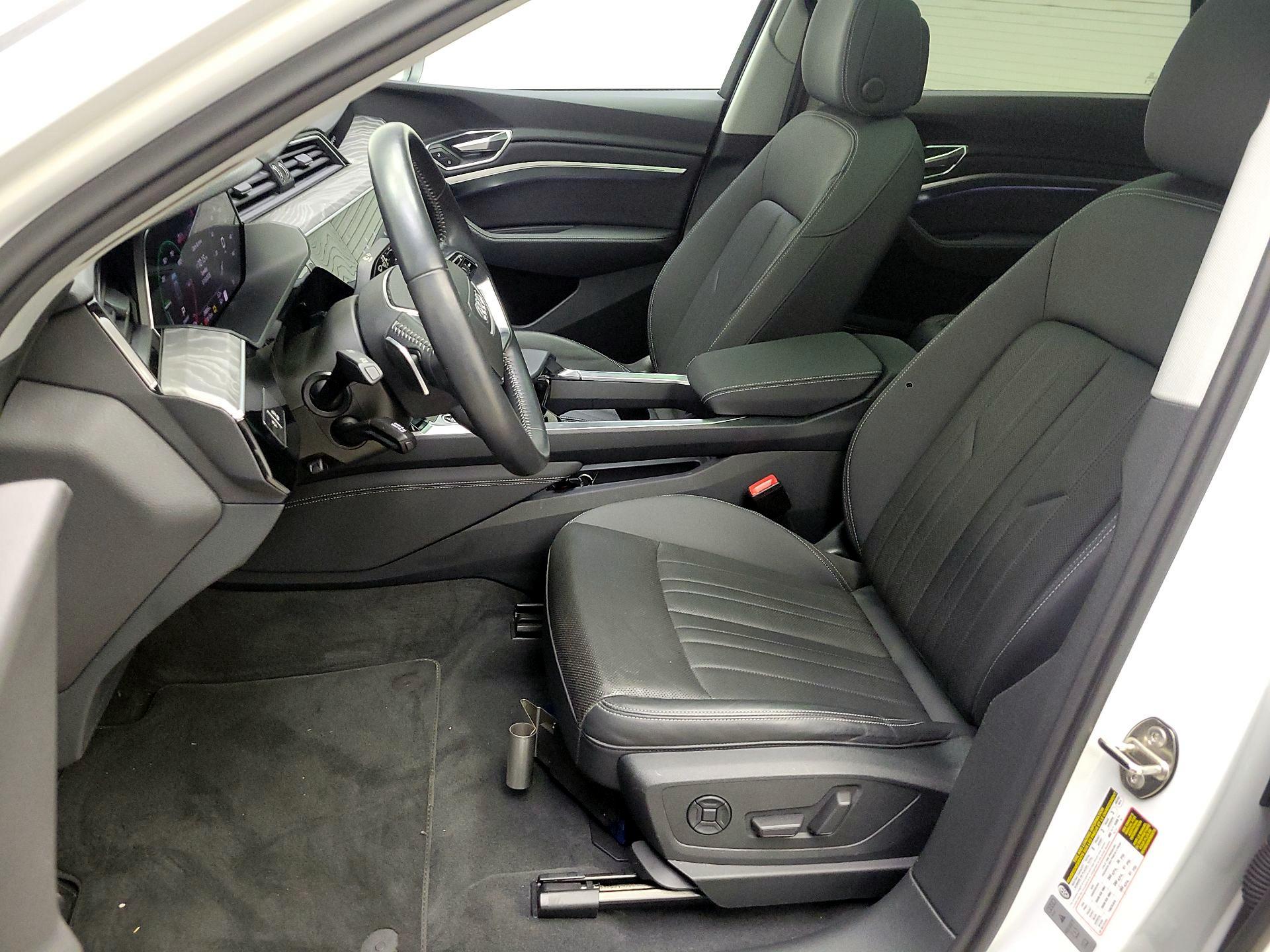 Thumbnail: 2021 Audi e-tron S - 11