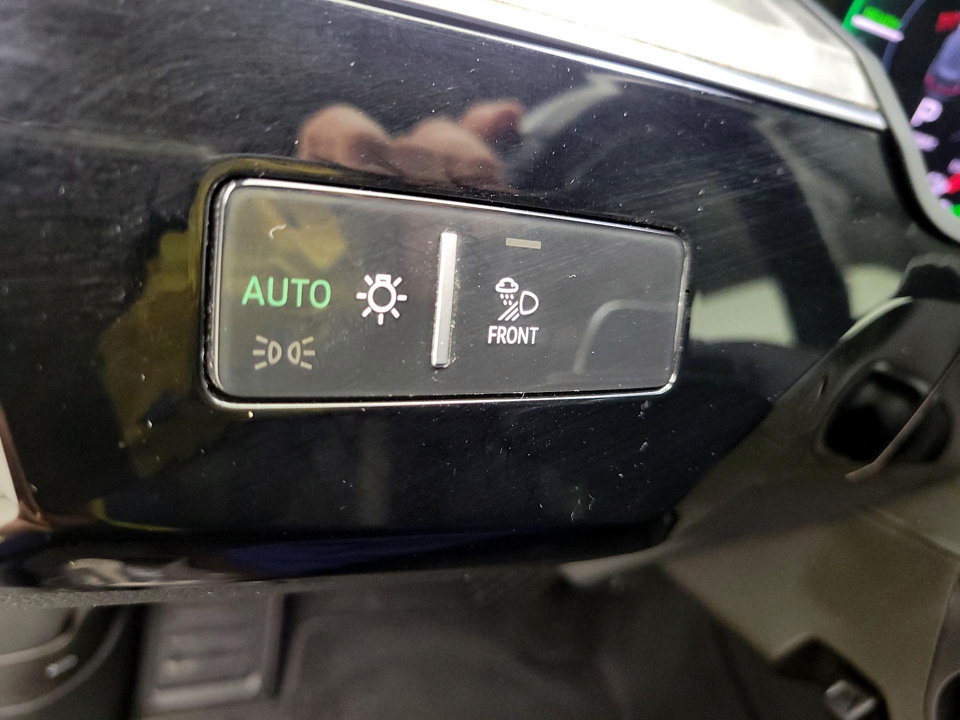 Thumbnail: 2021 Audi e-tron S - 13