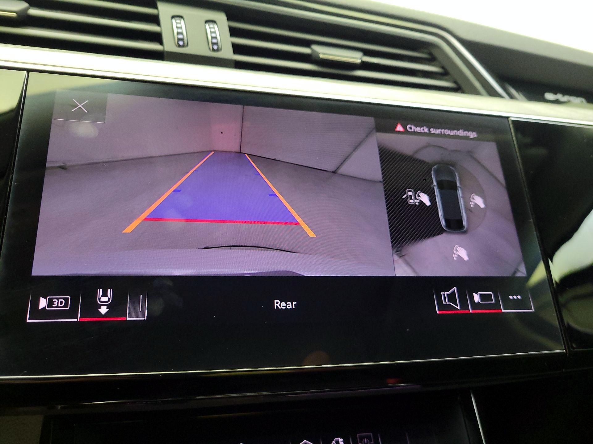 Thumbnail: 2021 Audi e-tron S - 15