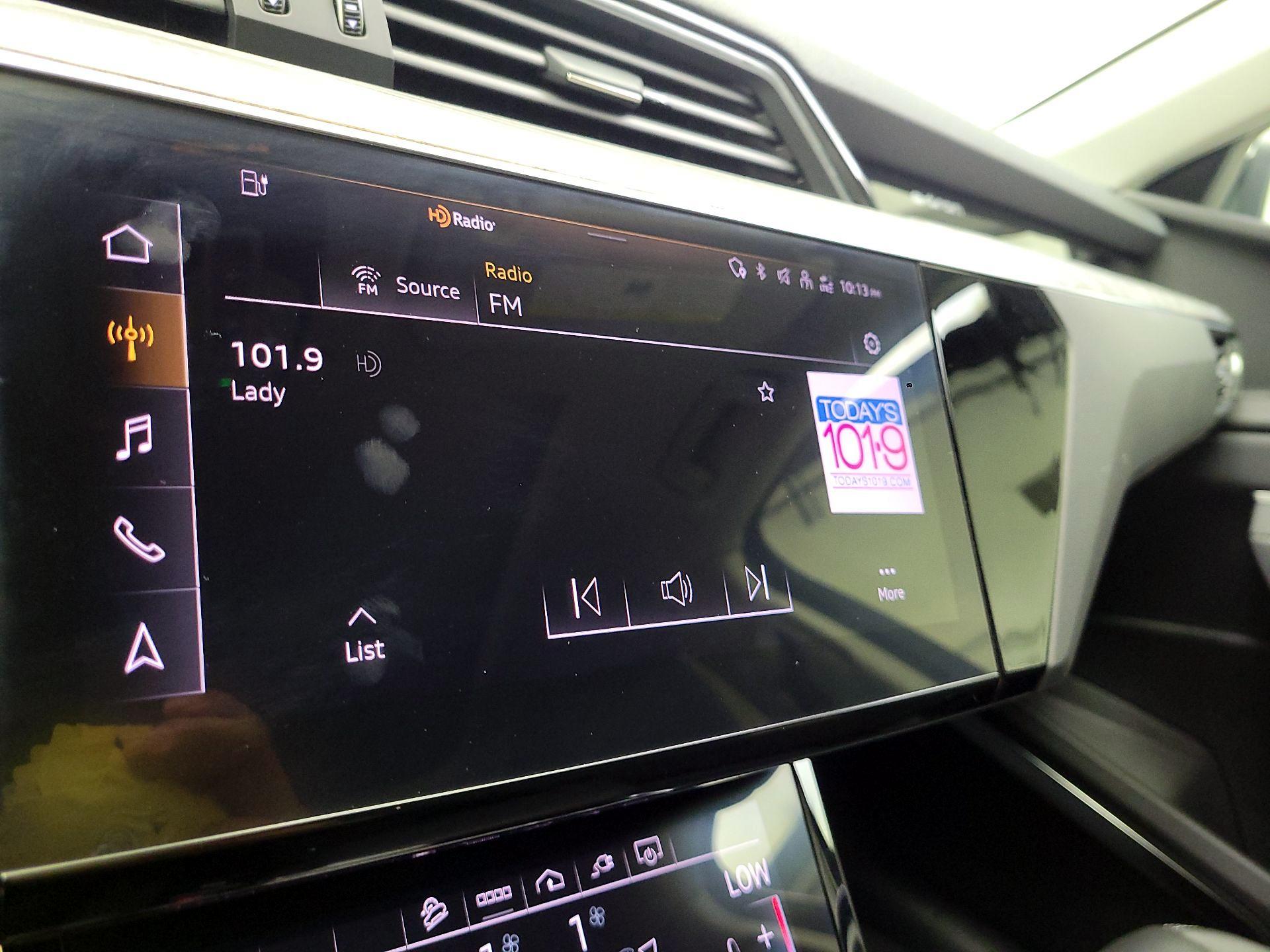 Thumbnail: 2021 Audi e-tron S - 16