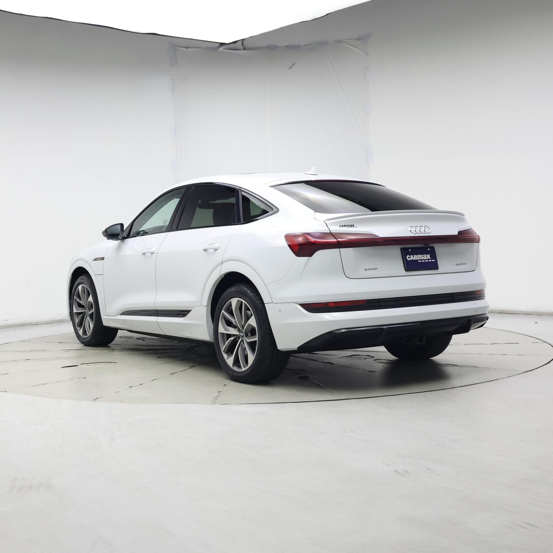 Thumbnail: 2021 Audi e-tron S - 2