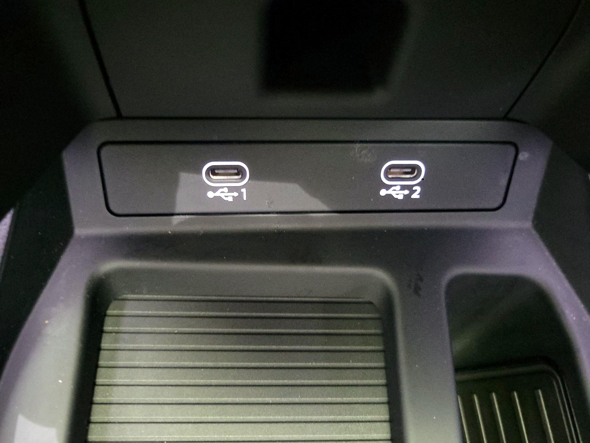 Thumbnail: 2021 Audi e-tron S - 19