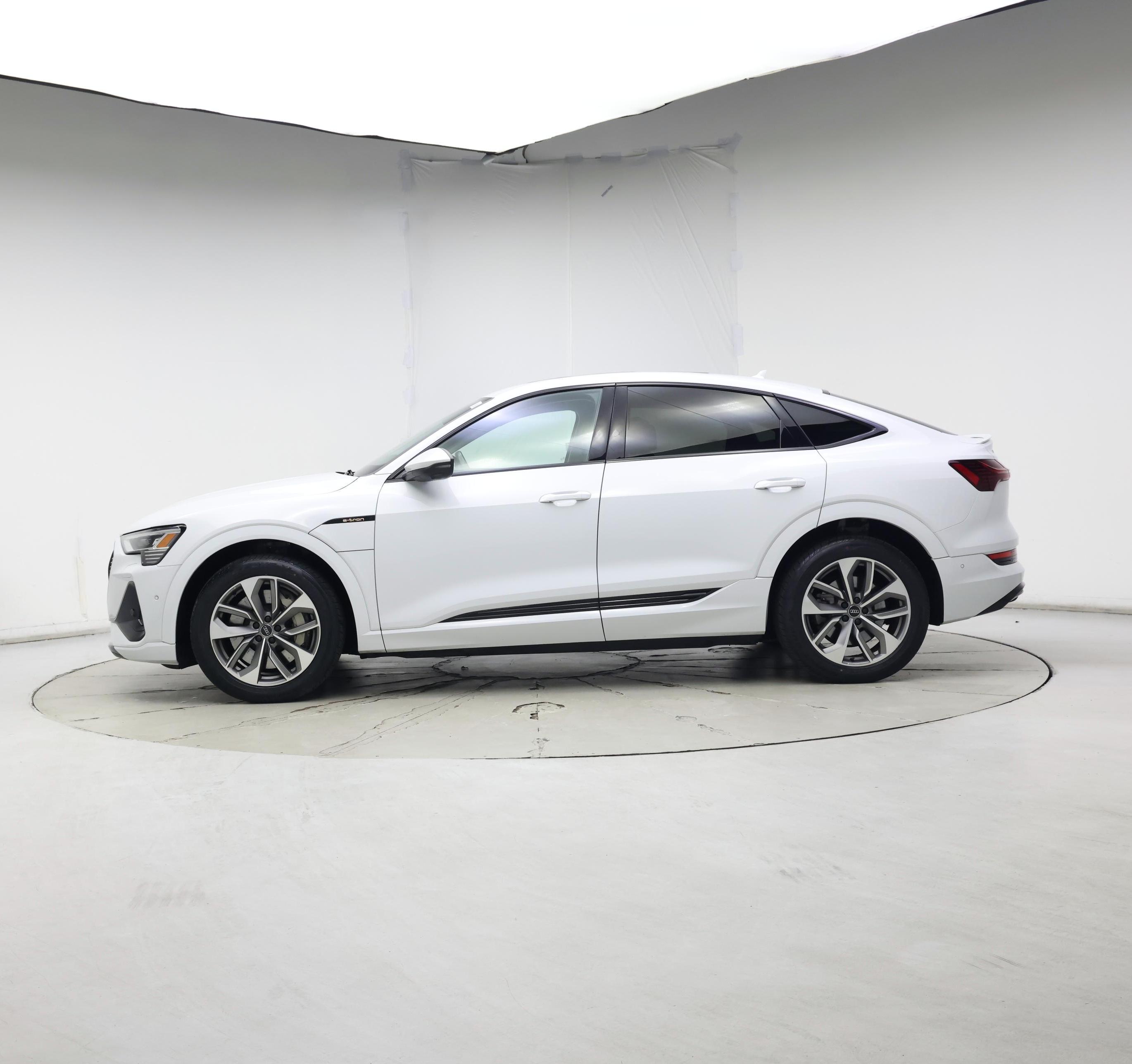 Thumbnail: 2021 Audi e-tron S - 3
