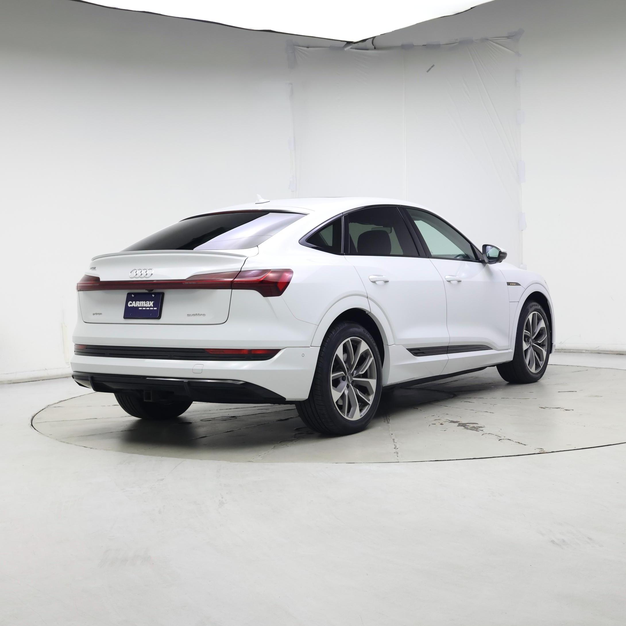 Thumbnail: 2021 Audi e-tron S - 8