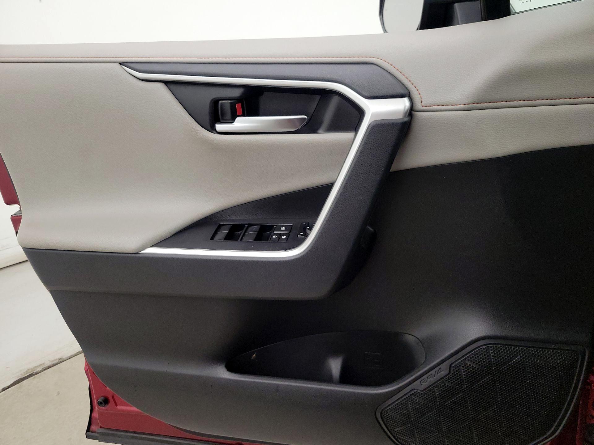 Thumbnail: 2019 Toyota RAV4 - 12