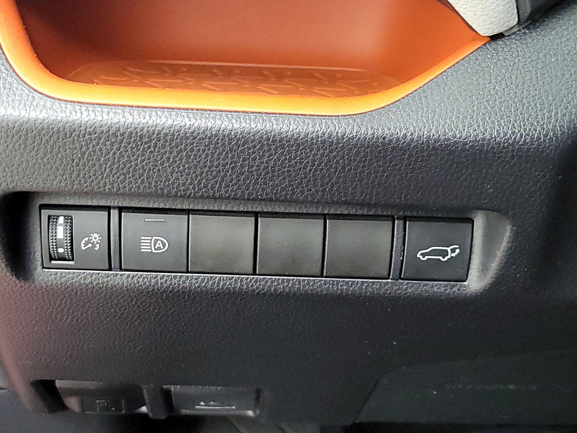 Thumbnail: 2019 Toyota RAV4 - 13