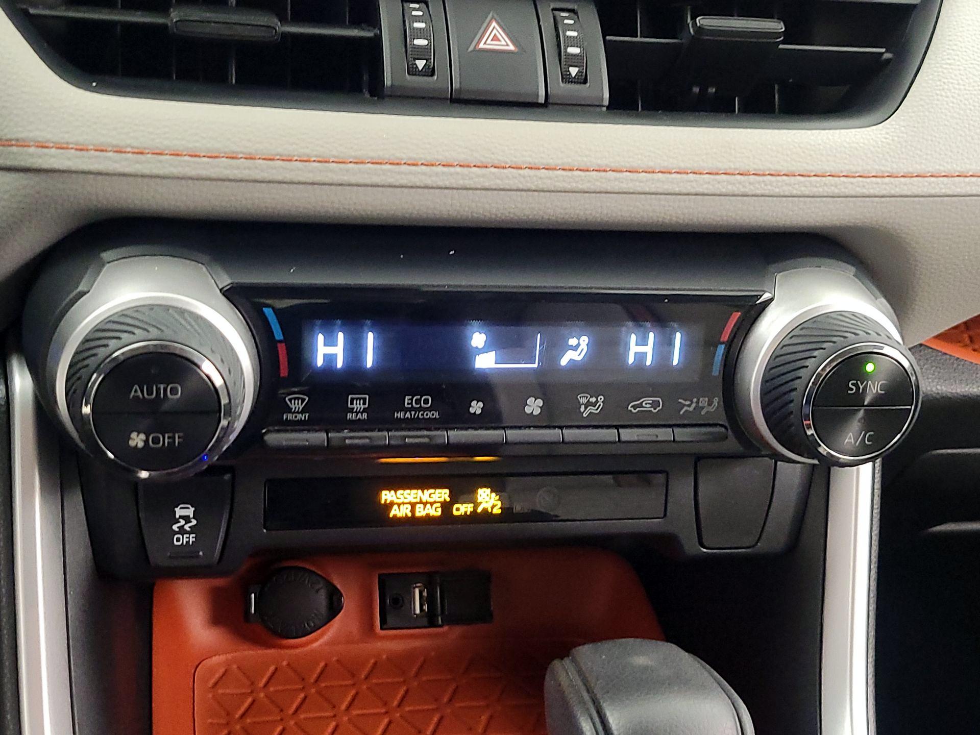 Thumbnail: 2019 Toyota RAV4 - 16