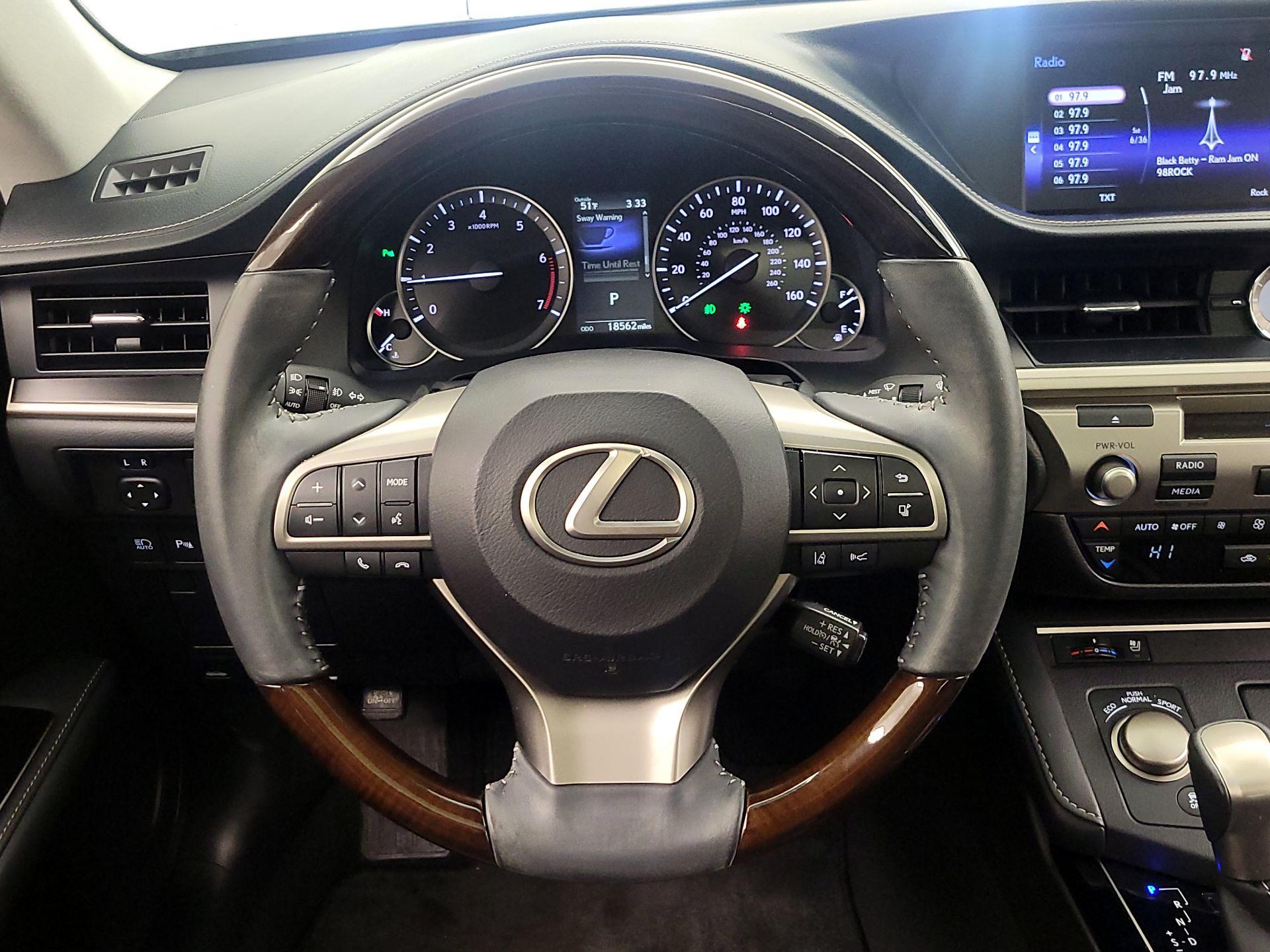 Thumbnail: 2016 Lexus ES - 10