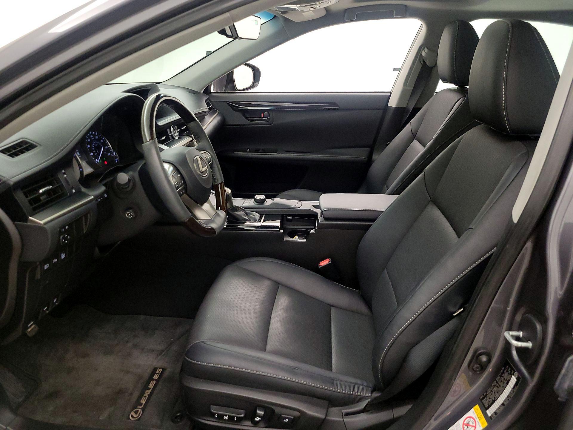 Thumbnail: 2016 Lexus ES - 11