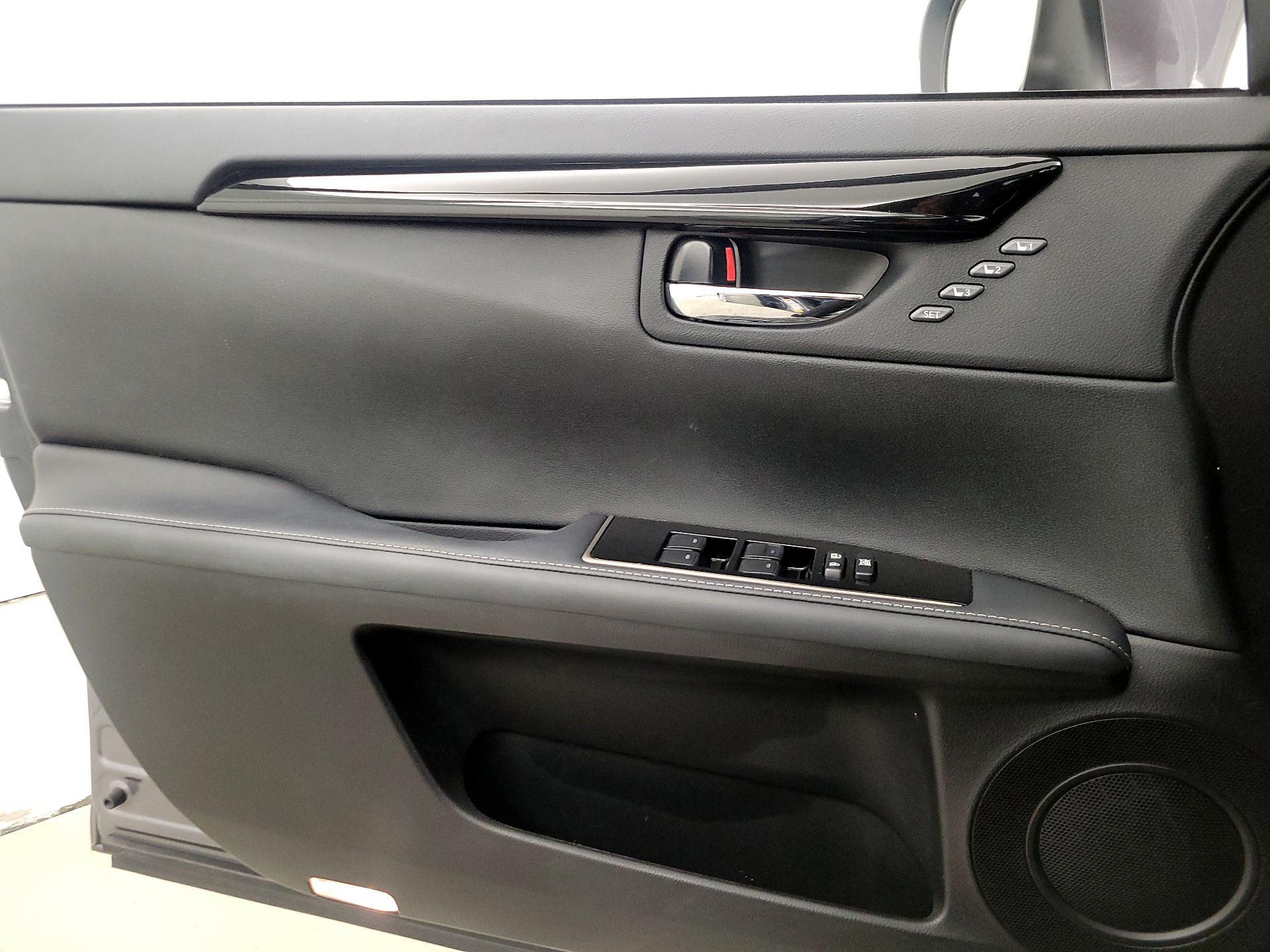 Thumbnail: 2016 Lexus ES - 12