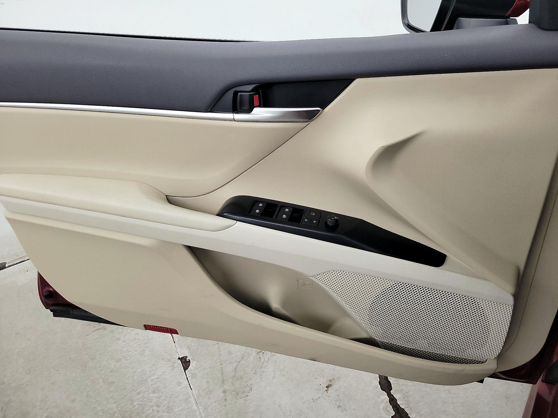 Thumbnail: 2020 Toyota Camry - 12