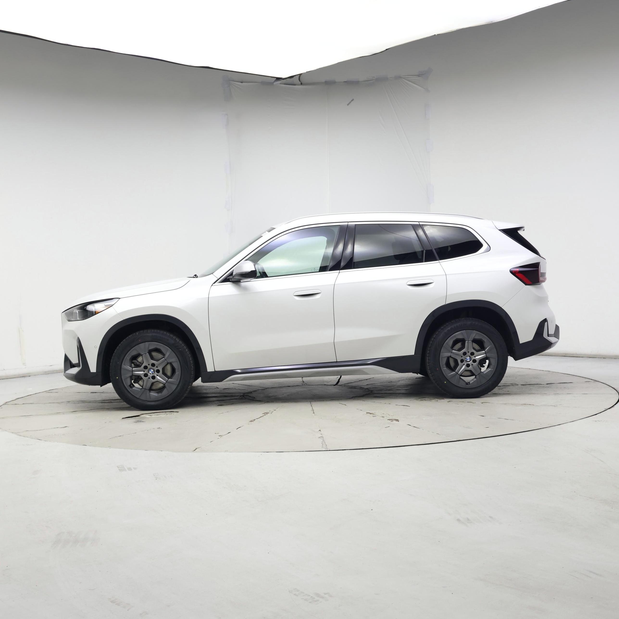 Thumbnail: 2023 BMW X1 - 3