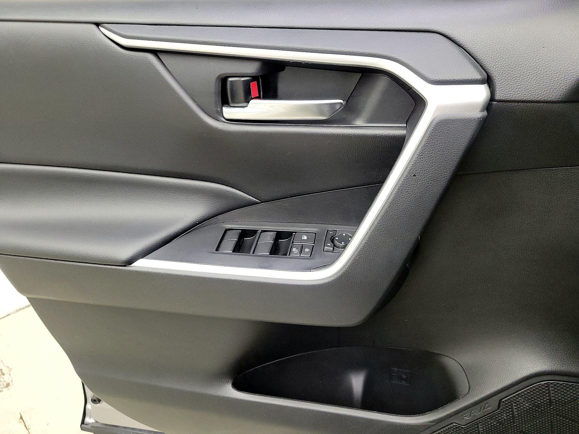 Thumbnail: 2021 Toyota RAV4 - 12