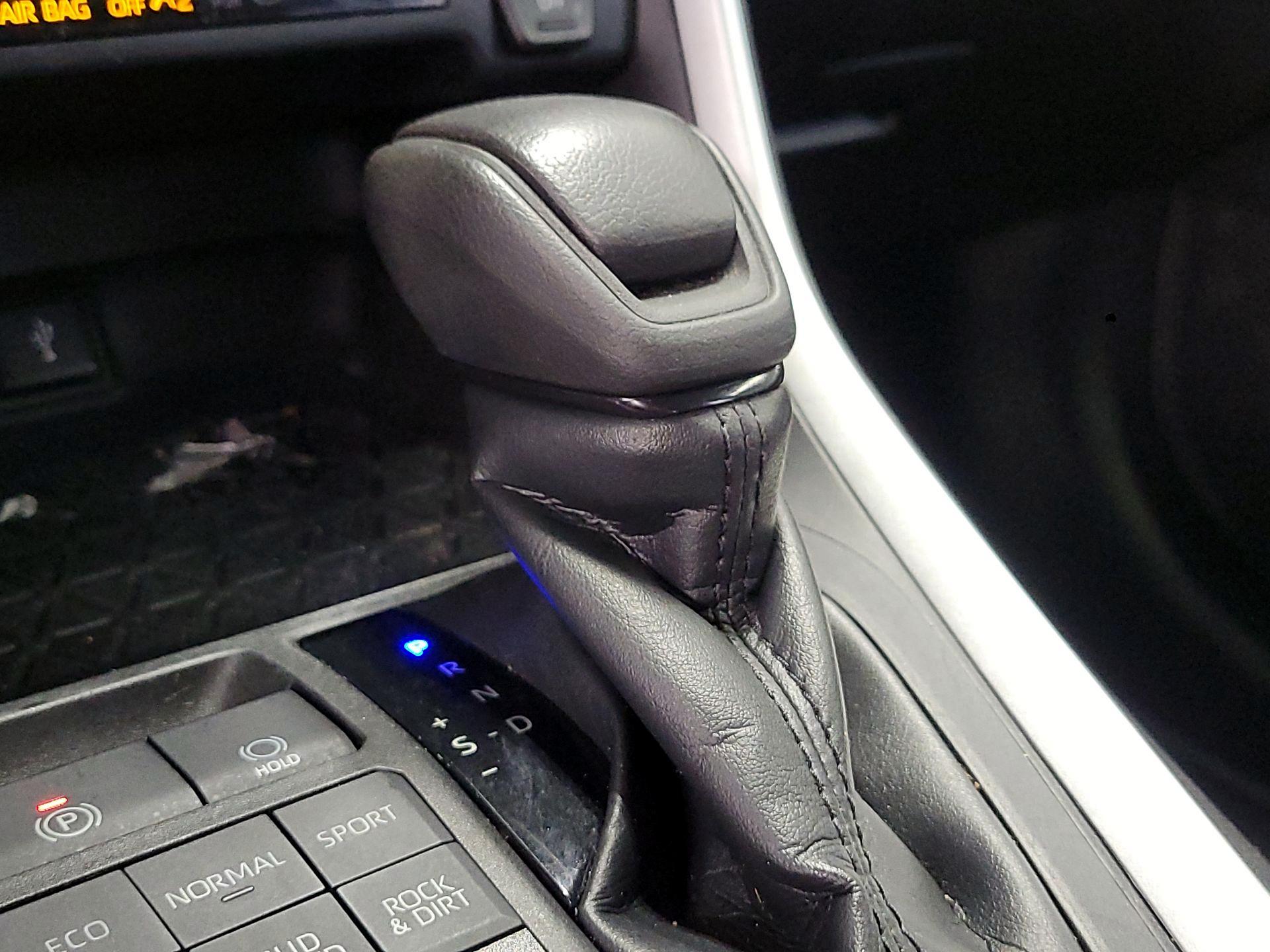 Thumbnail: 2021 Toyota RAV4 - 17