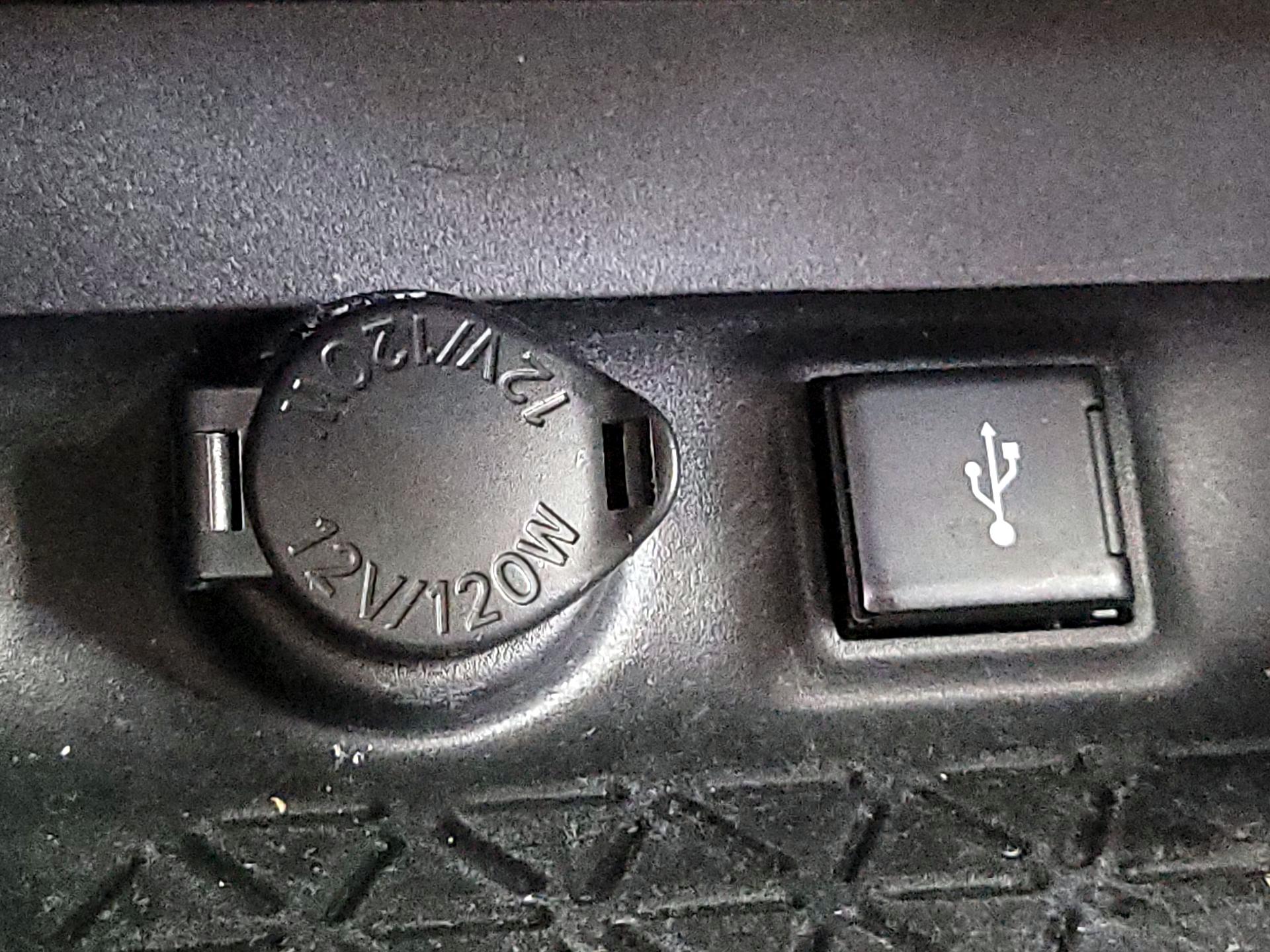 Thumbnail: 2021 Toyota RAV4 - 18