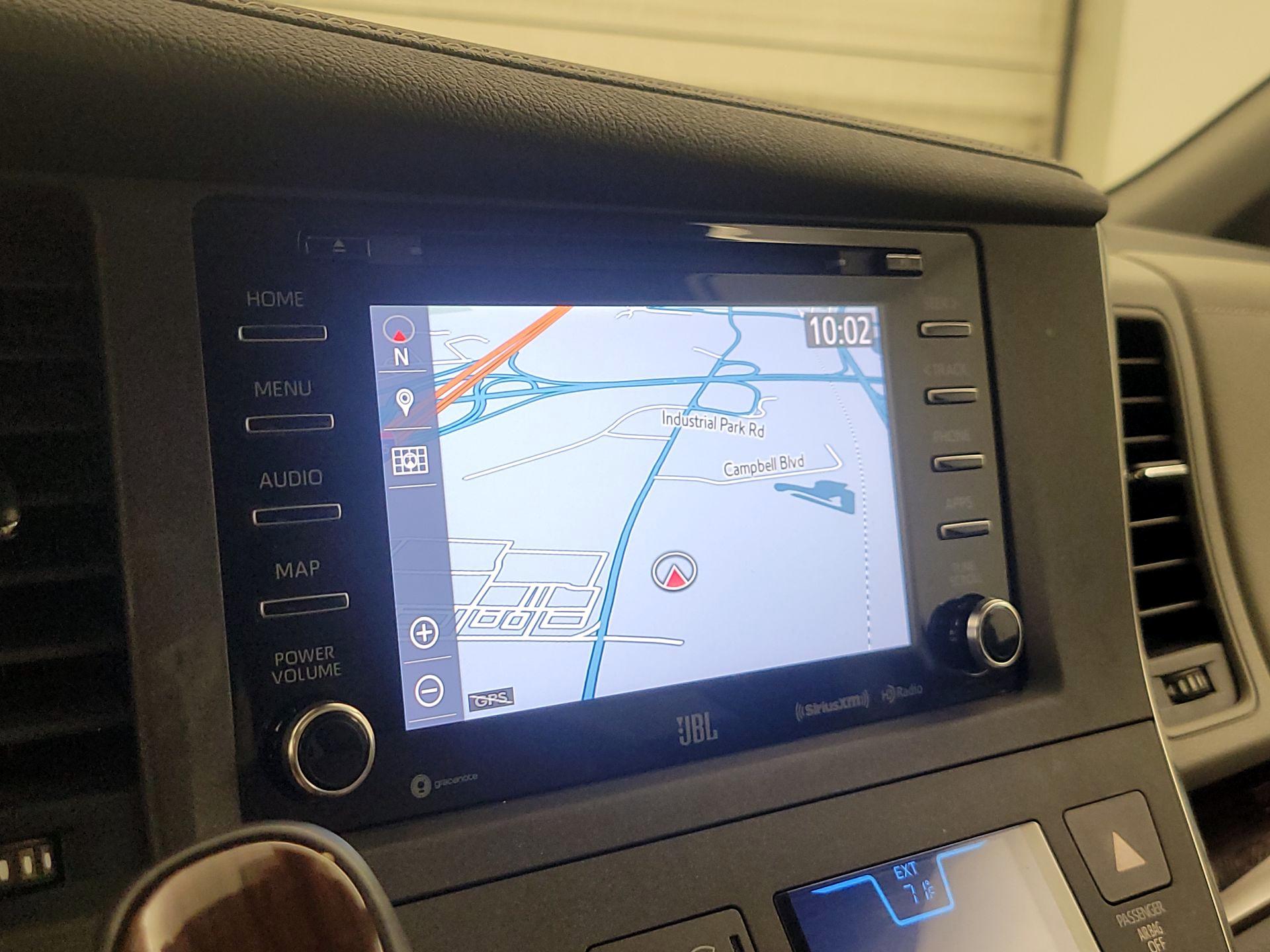 Thumbnail: 2019 Toyota Sienna - 14