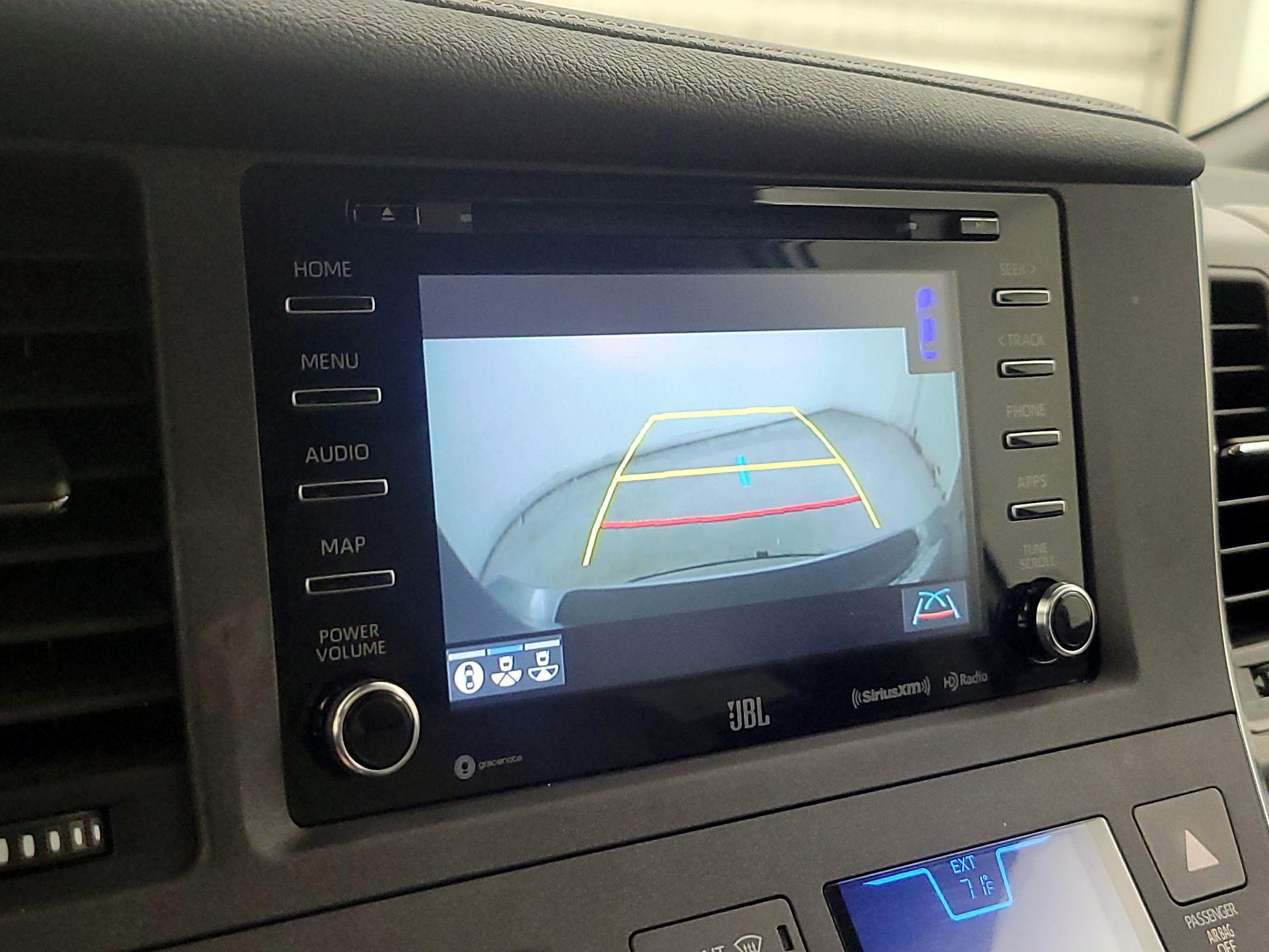 Thumbnail: 2019 Toyota Sienna - 15