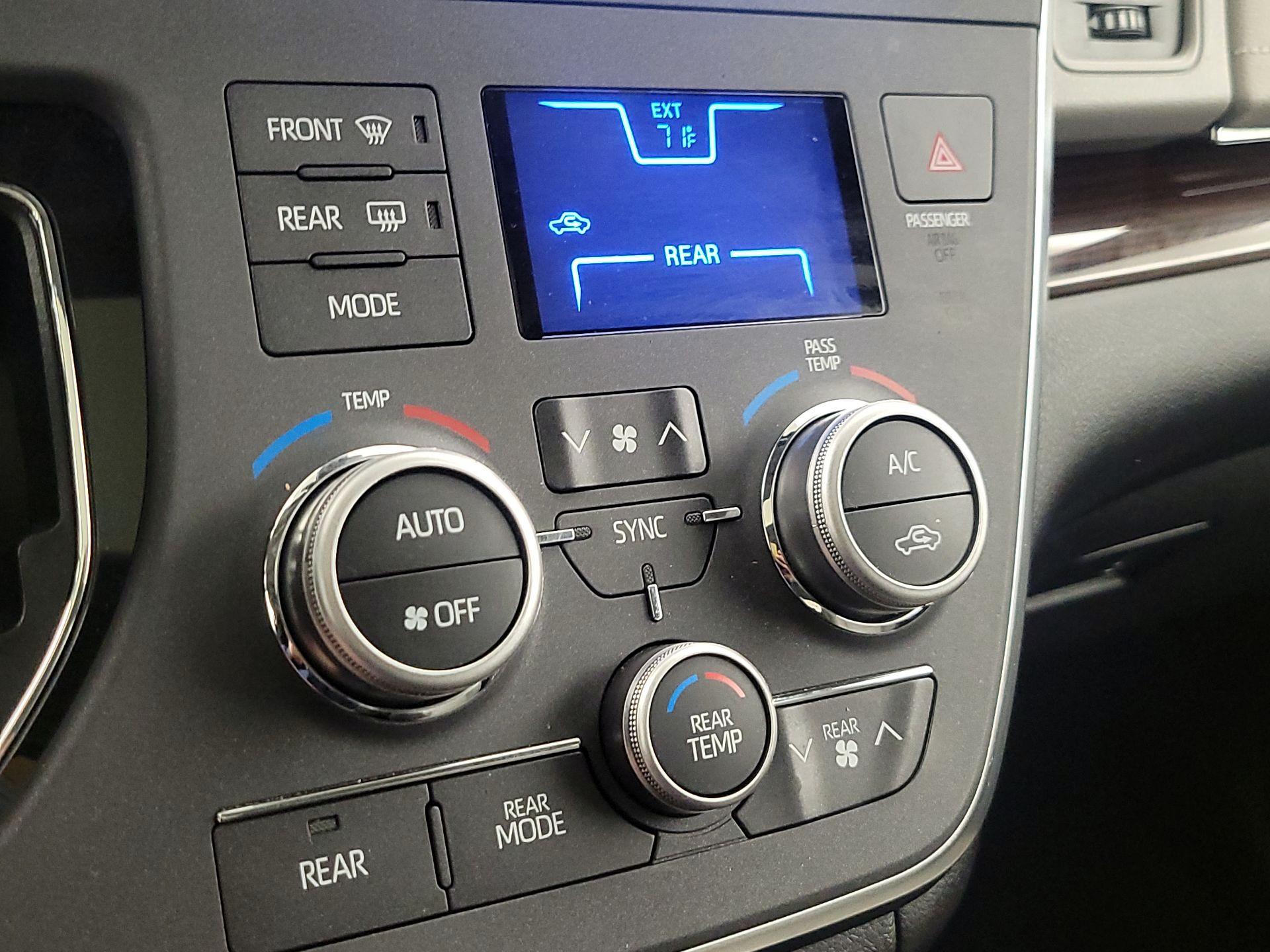 Thumbnail: 2019 Toyota Sienna - 17