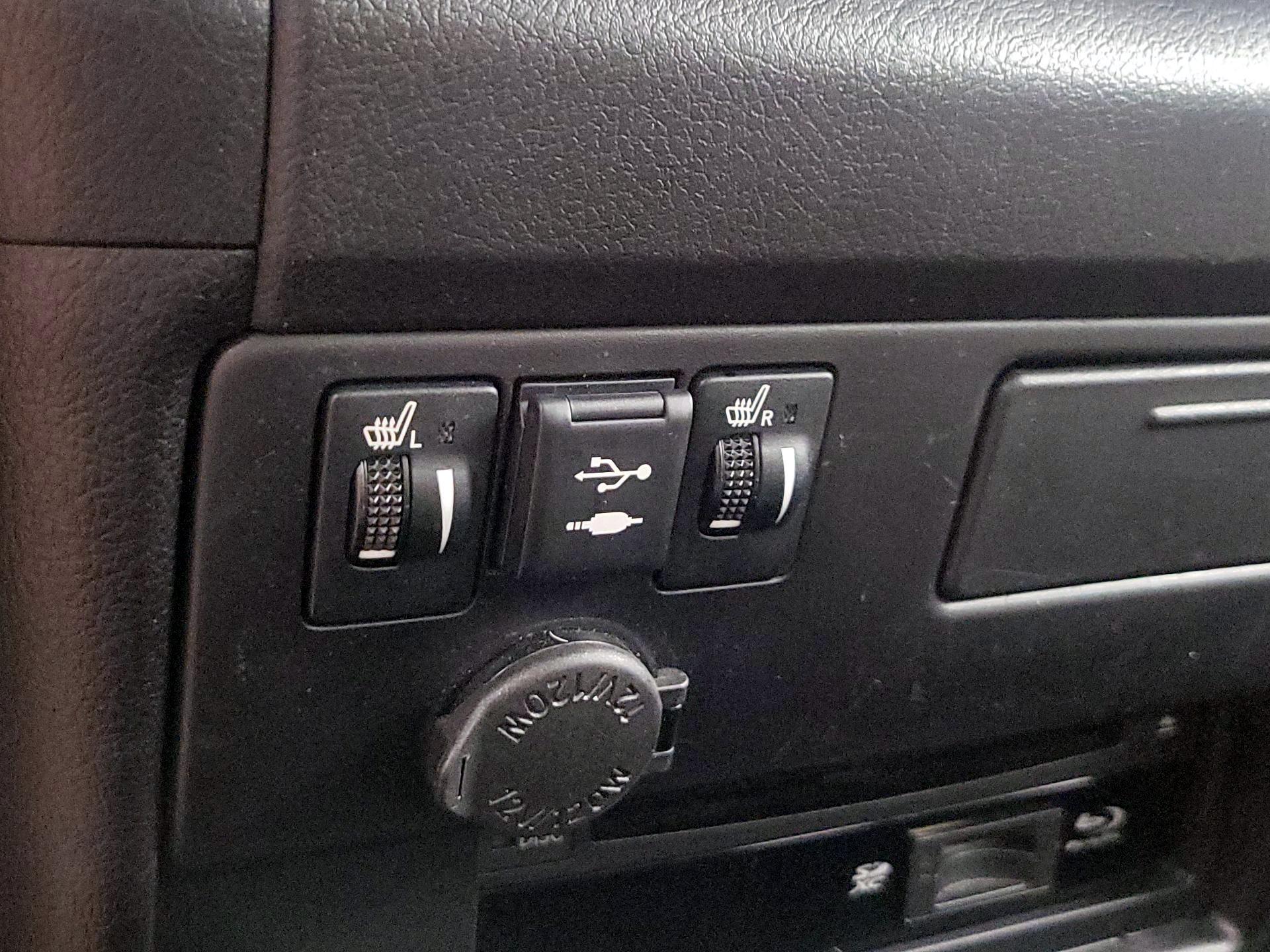 Thumbnail: 2019 Toyota Sienna - 19