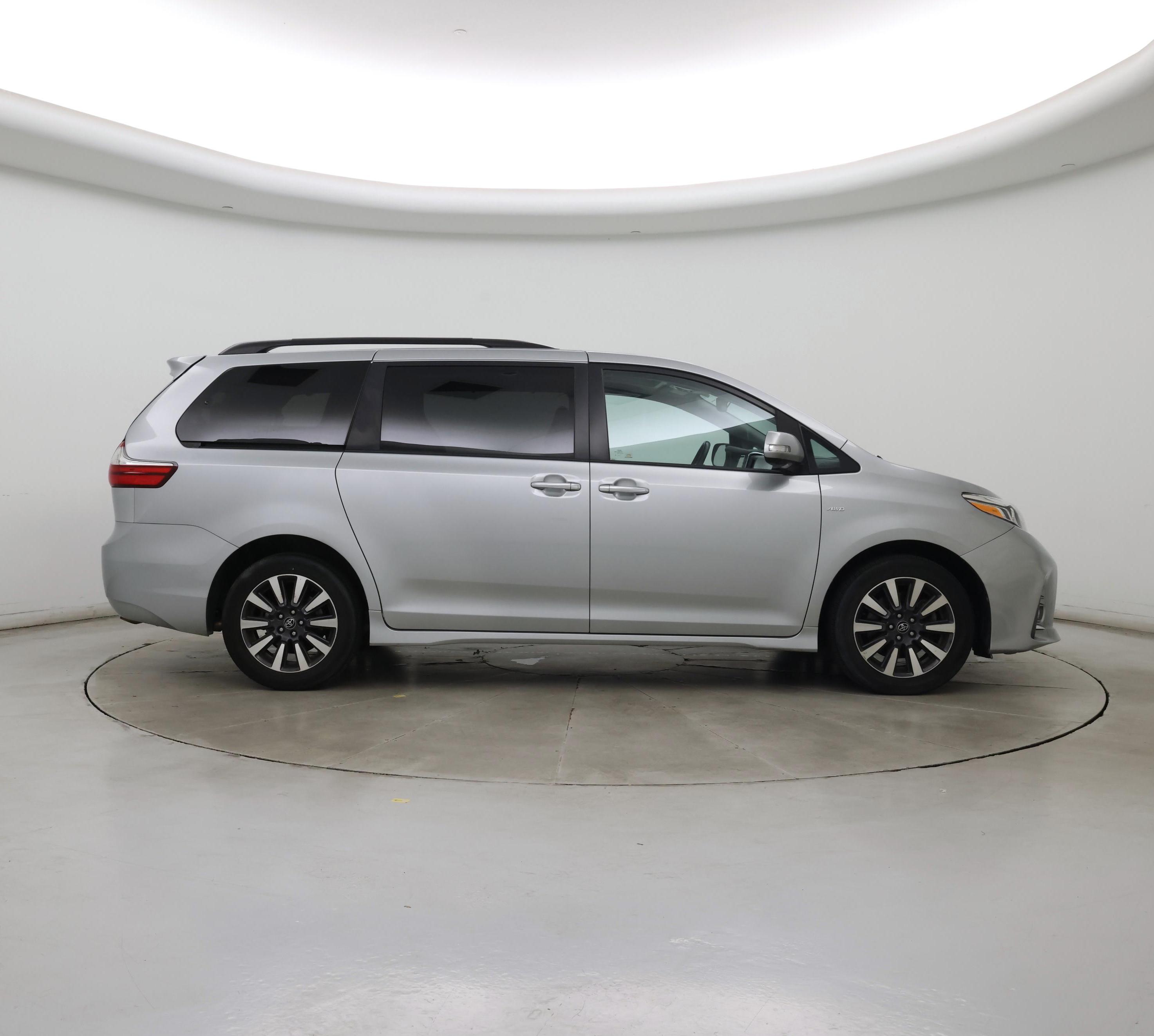 Thumbnail: 2019 Toyota Sienna - 7