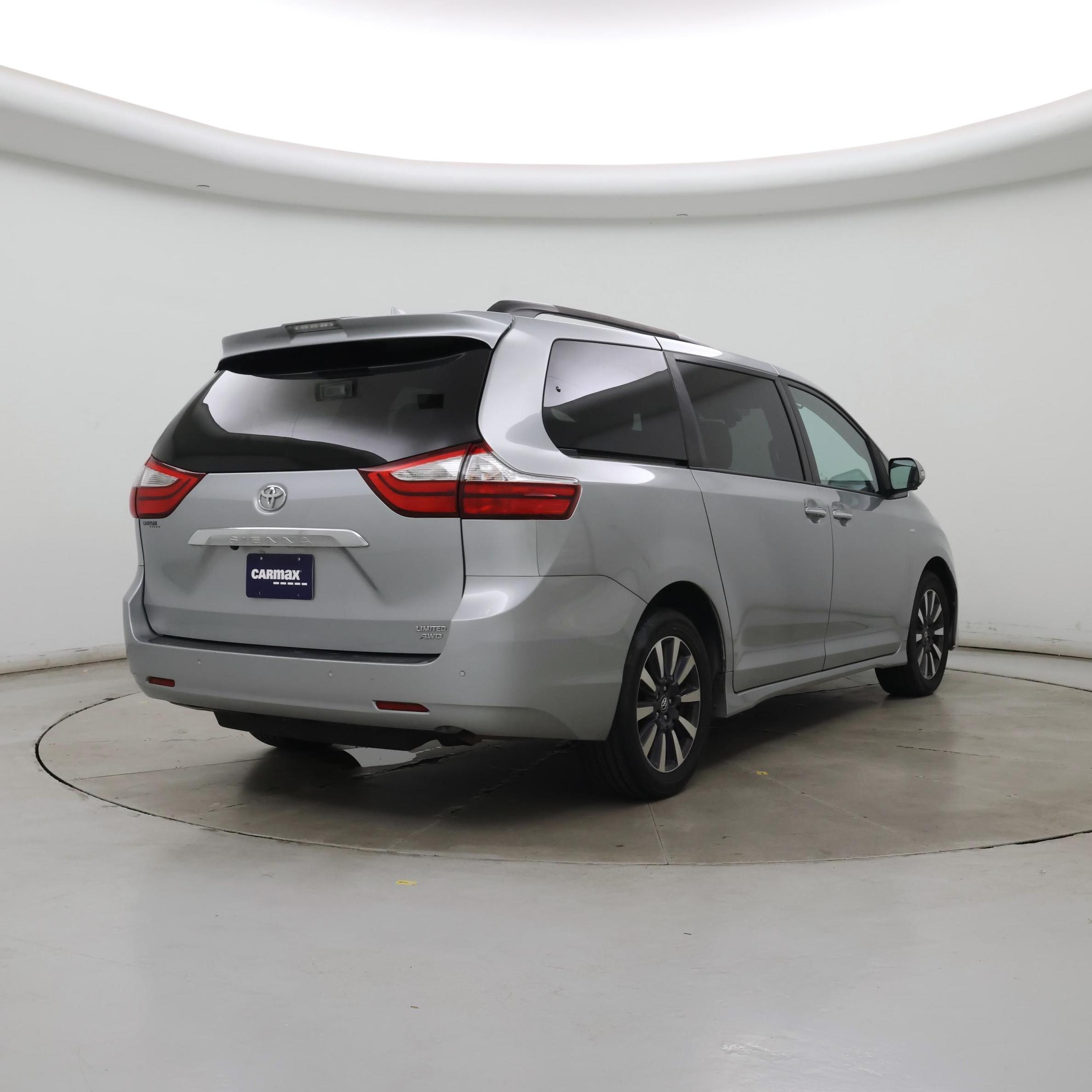 Thumbnail: 2019 Toyota Sienna - 8