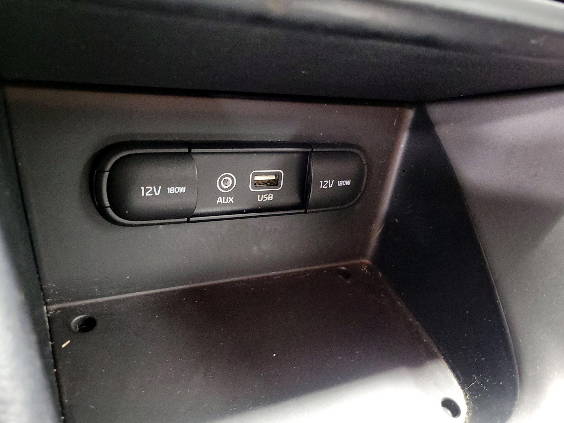 Thumbnail: 2019 Kia Niro - 18