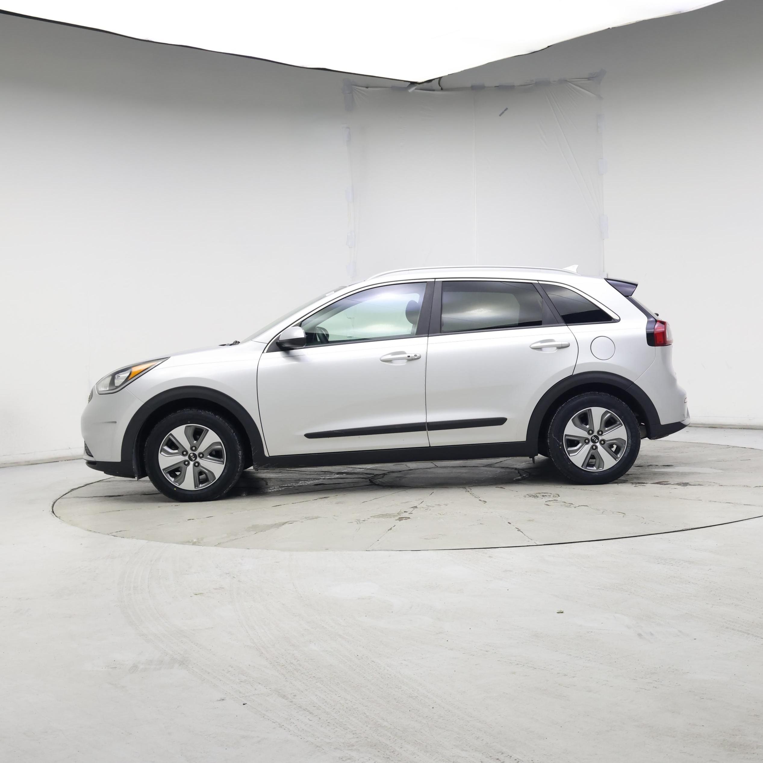 Thumbnail: 2019 Kia Niro - 3