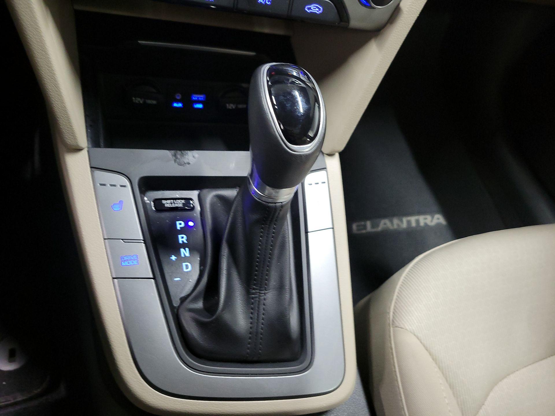 Thumbnail: 2018 Hyundai Elantra - 17