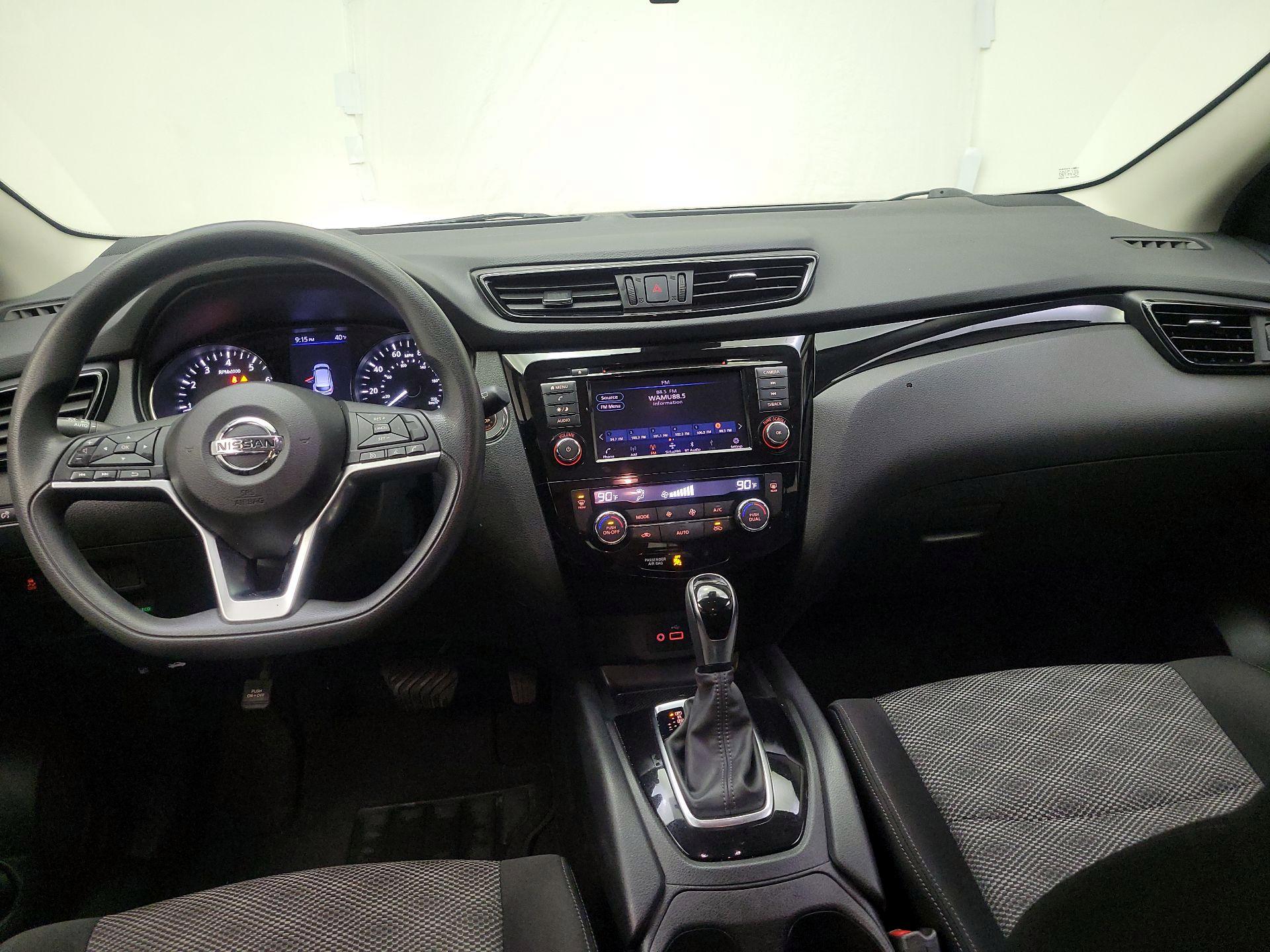 Thumbnail: 2020 Nissan Rogue Sport - 9