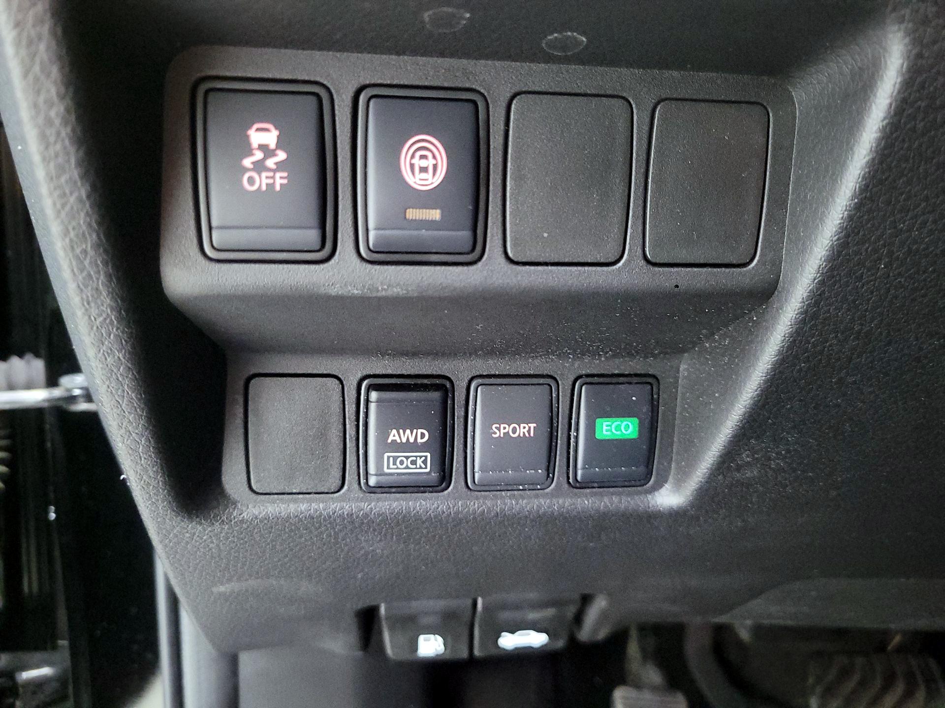 Thumbnail: 2020 Nissan Rogue Sport - 13