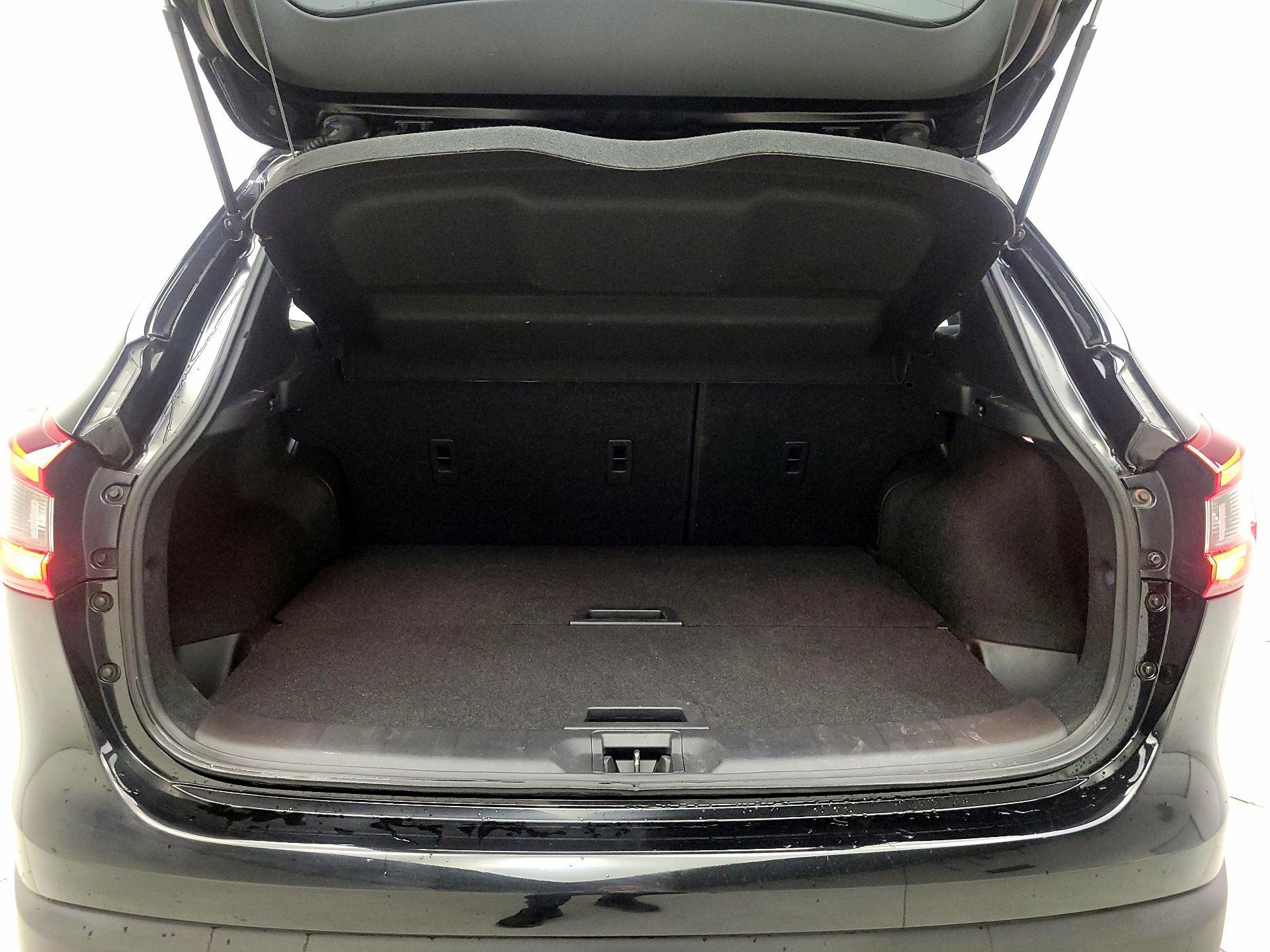 Thumbnail: 2020 Nissan Rogue Sport - 20