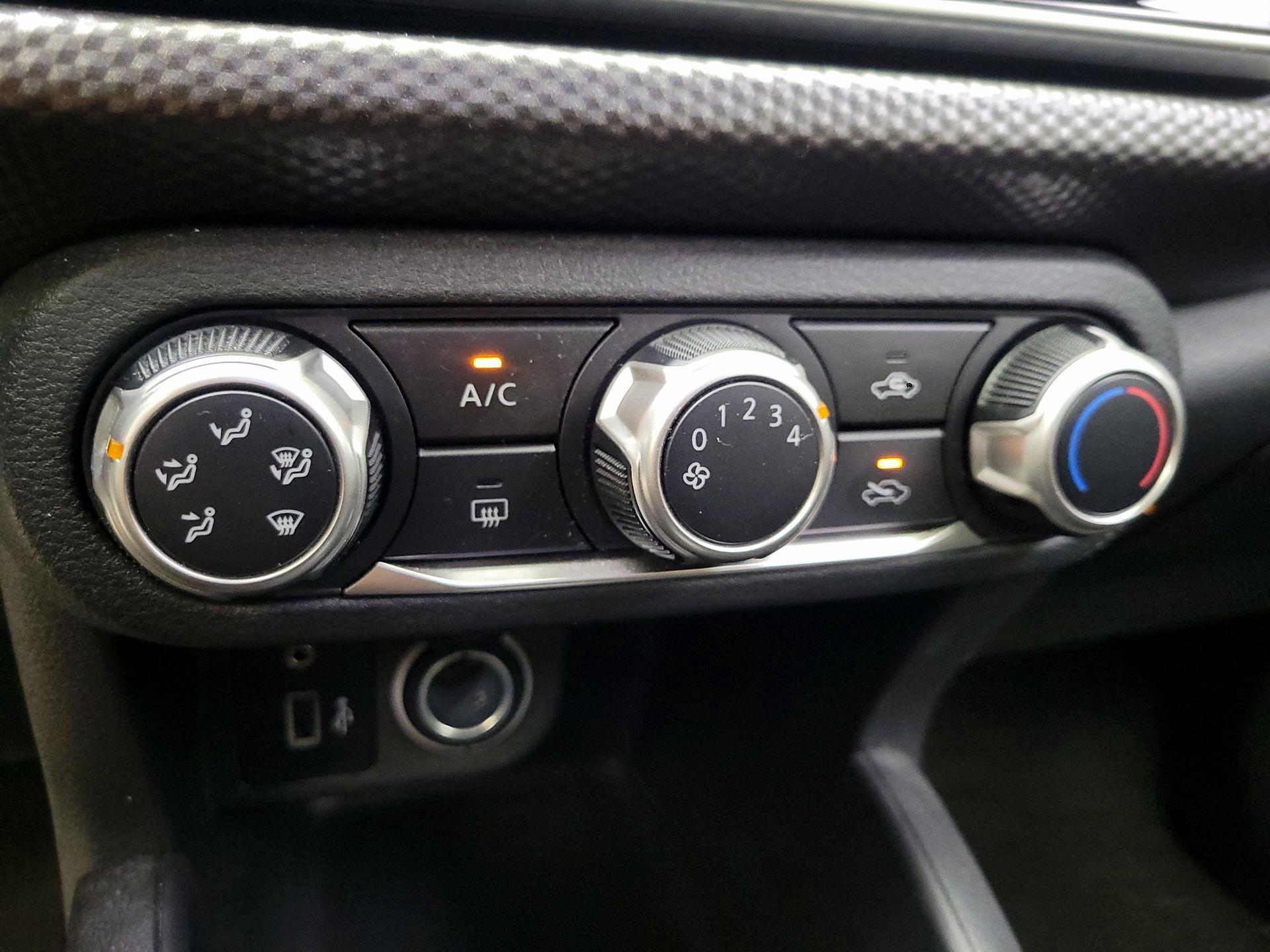 Thumbnail: 2020 Nissan Kicks - 16