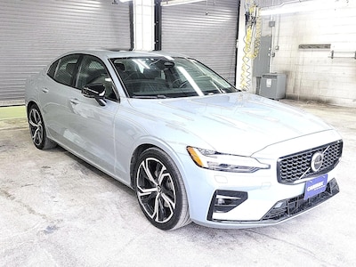 2024 Volvo S60 B5 Core Dark Theme