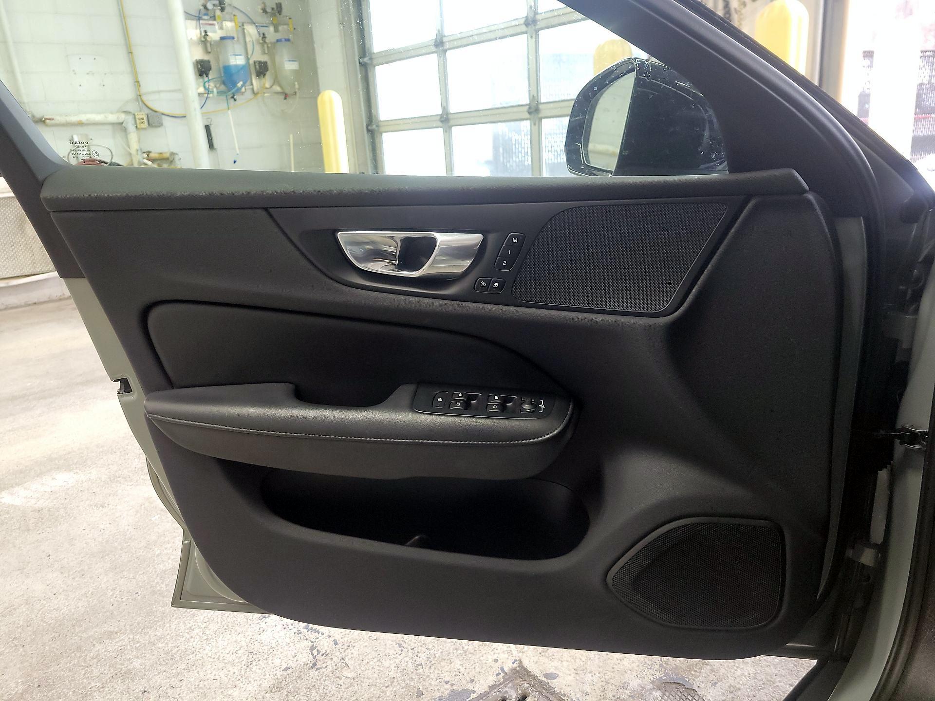 Thumbnail: 2024 Volvo S60 - 10