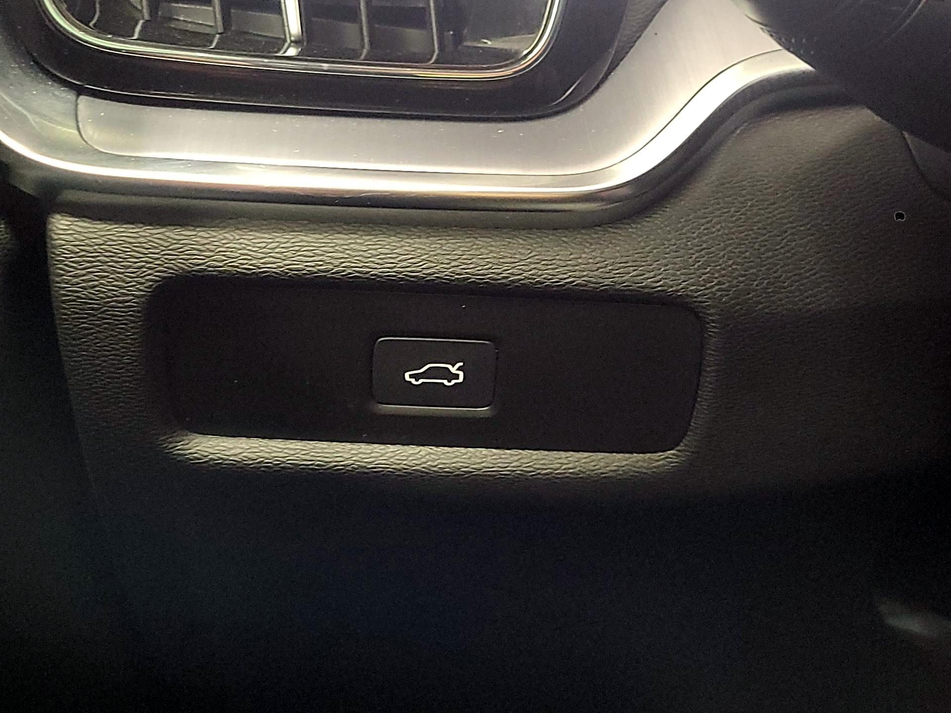 Thumbnail: 2024 Volvo S60 - 11