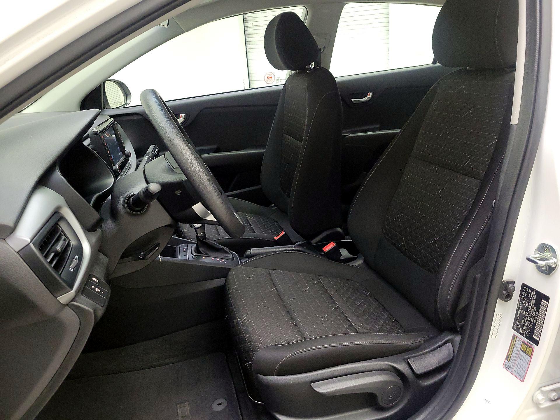 Thumbnail: 2020 Kia Rio - 11