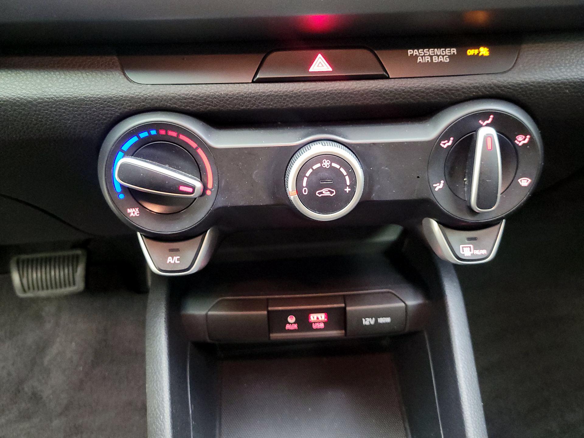 Thumbnail: 2020 Kia Rio - 16