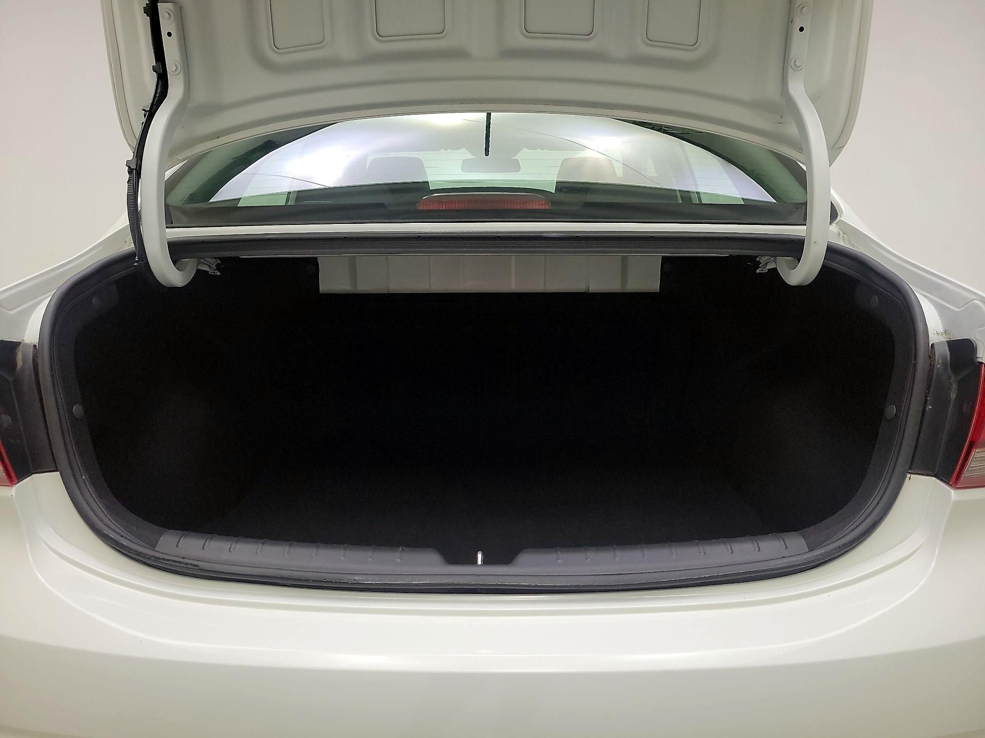 Thumbnail: 2020 Kia Rio - 20