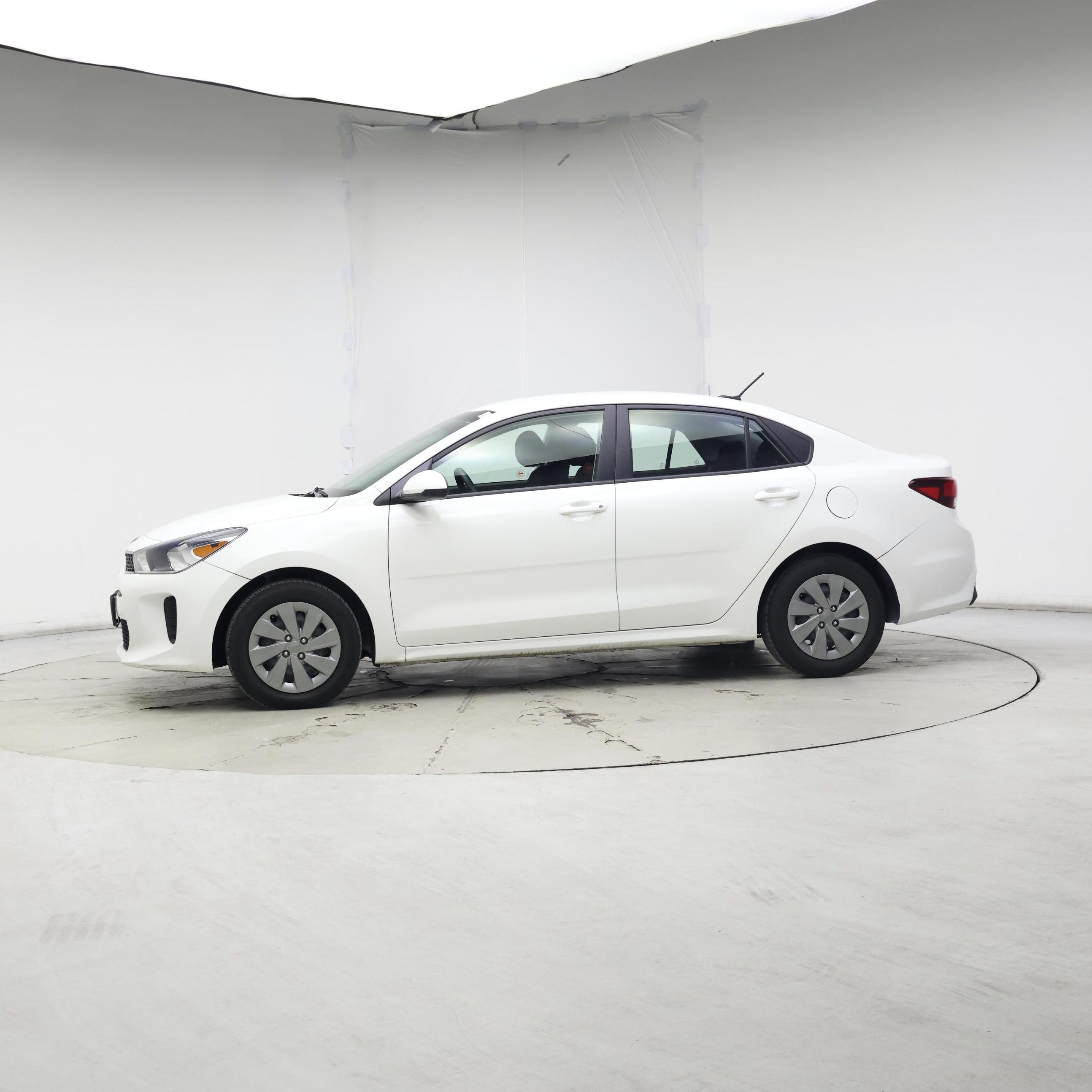 Thumbnail: 2020 Kia Rio - 3