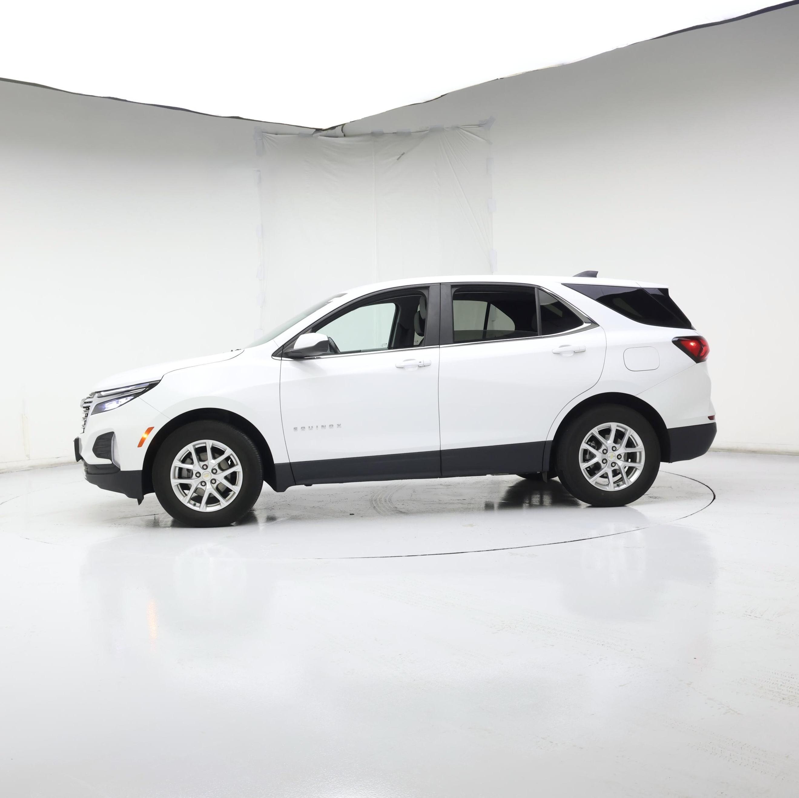 Thumbnail: 2022 Chevrolet Equinox - 3