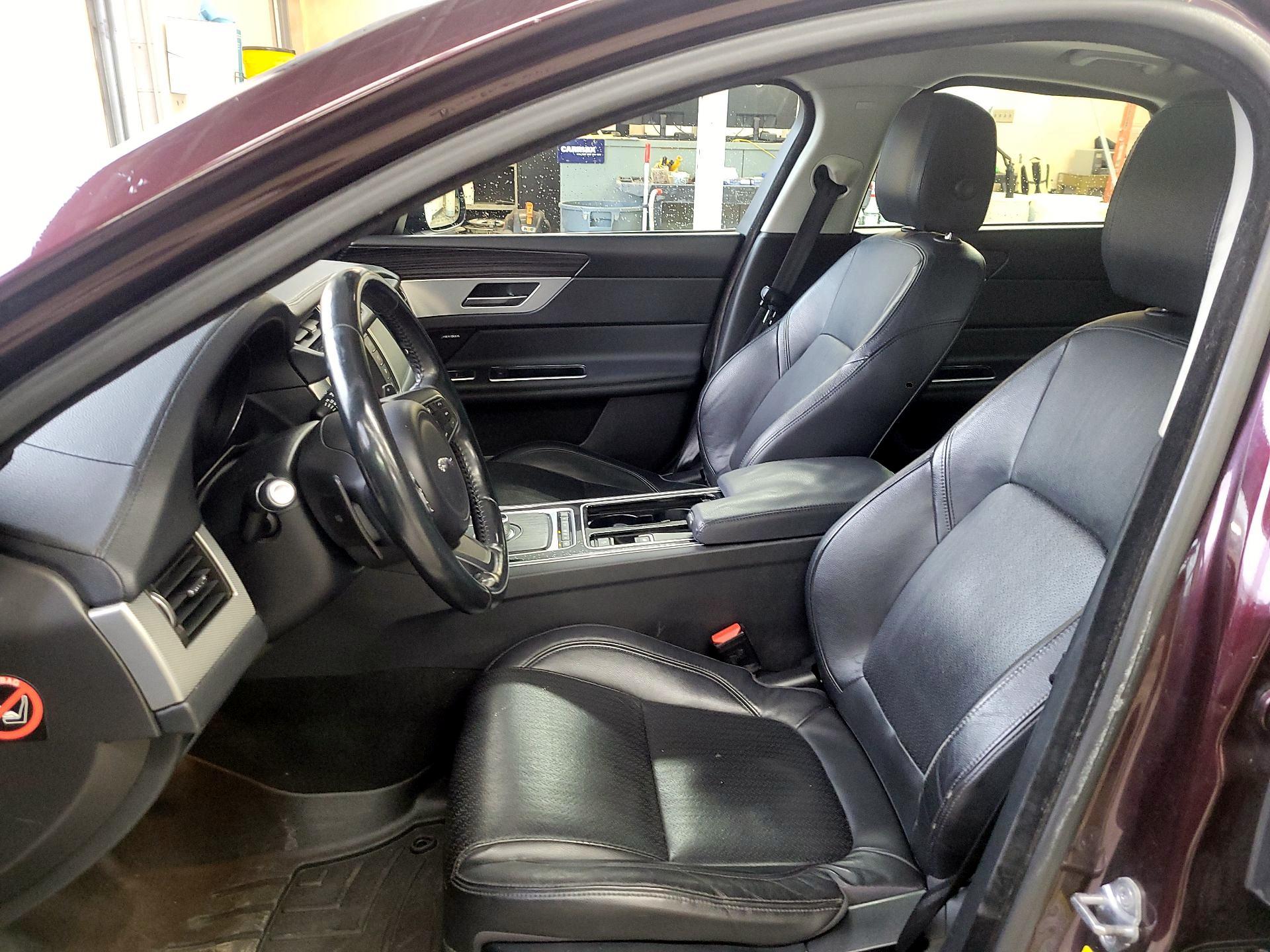 Thumbnail: 2016 Jaguar XF - 9