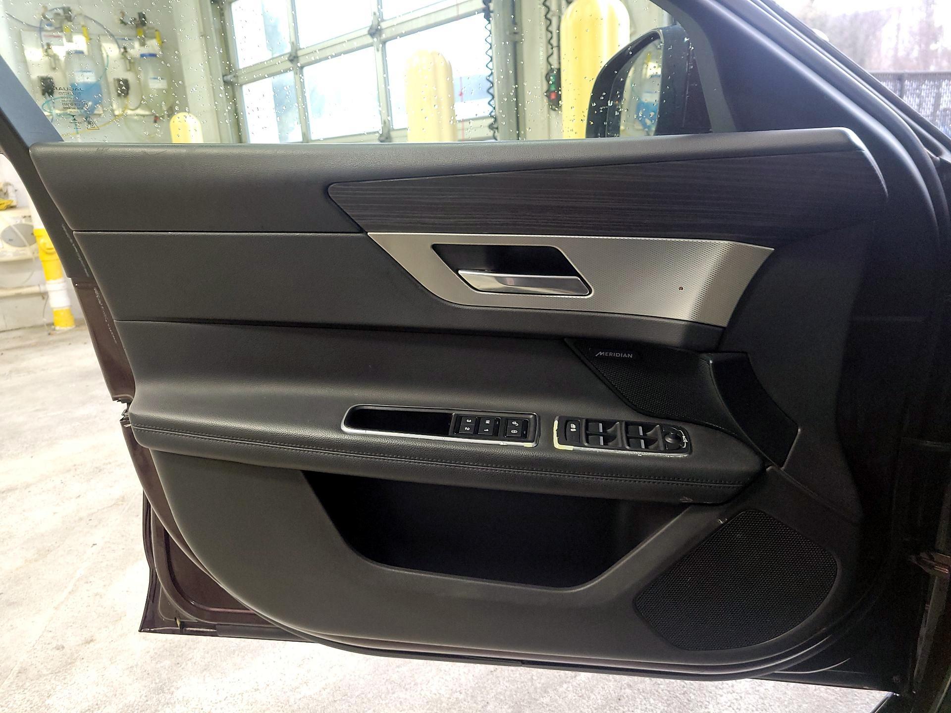 Thumbnail: 2016 Jaguar XF - 10