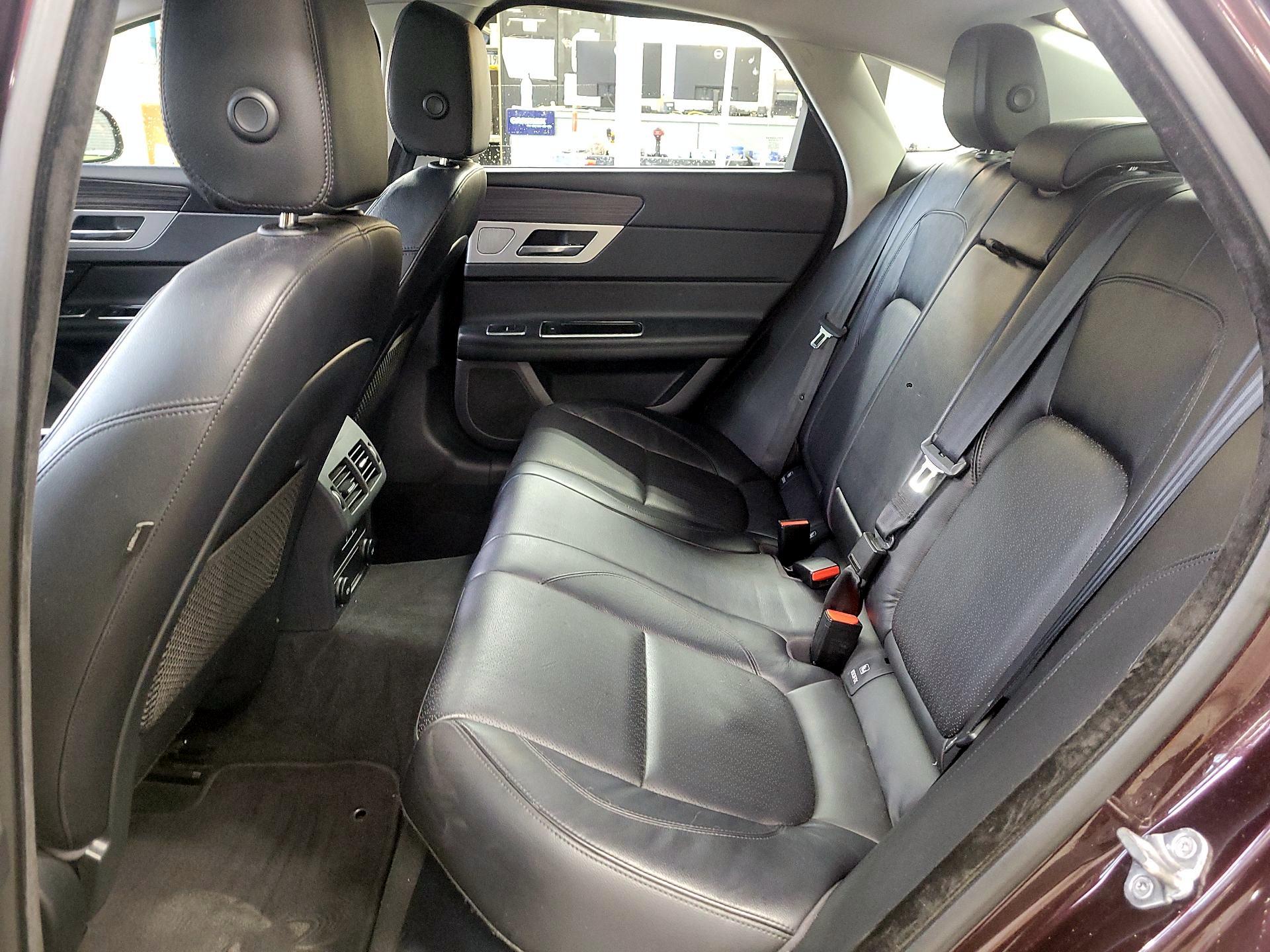 Thumbnail: 2016 Jaguar XF - 18