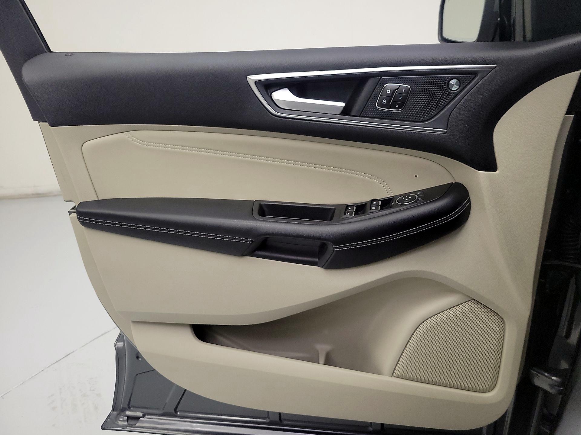 Thumbnail: 2022 Ford Edge - 10