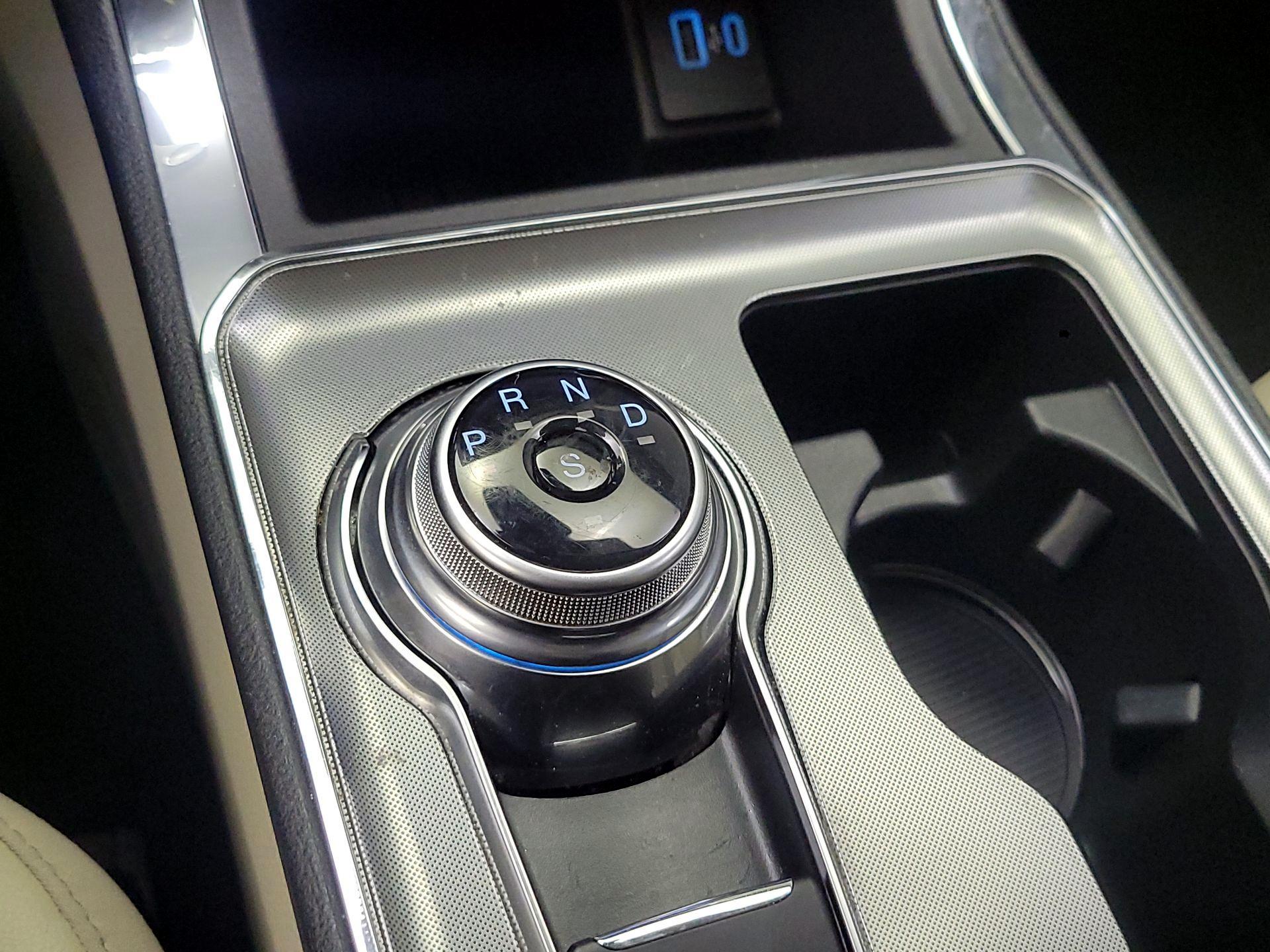 Thumbnail: 2022 Ford Edge - 16