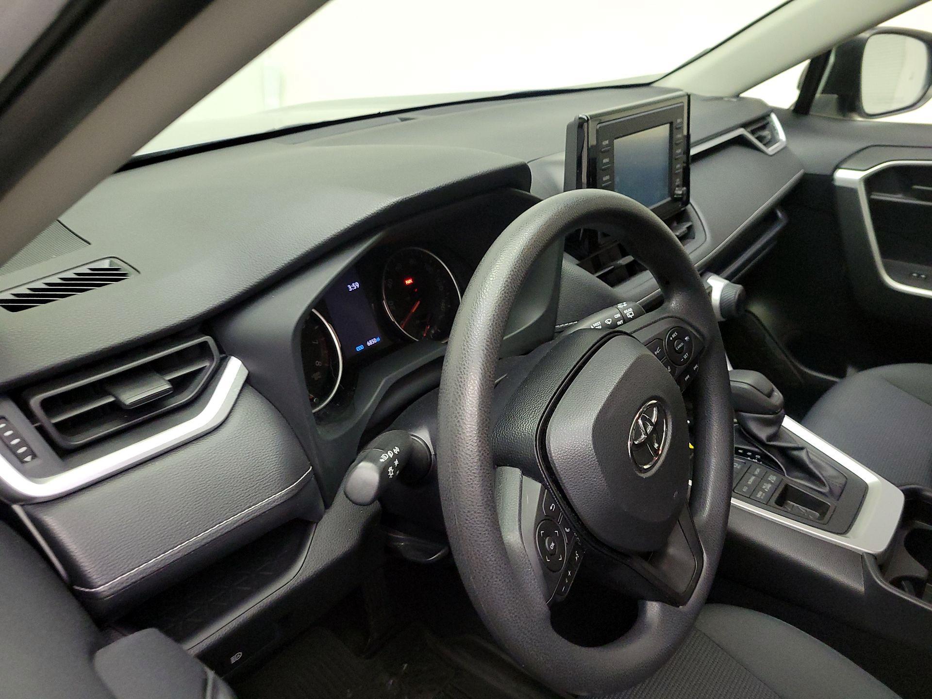 Thumbnail: 2019 Toyota RAV4 - 9