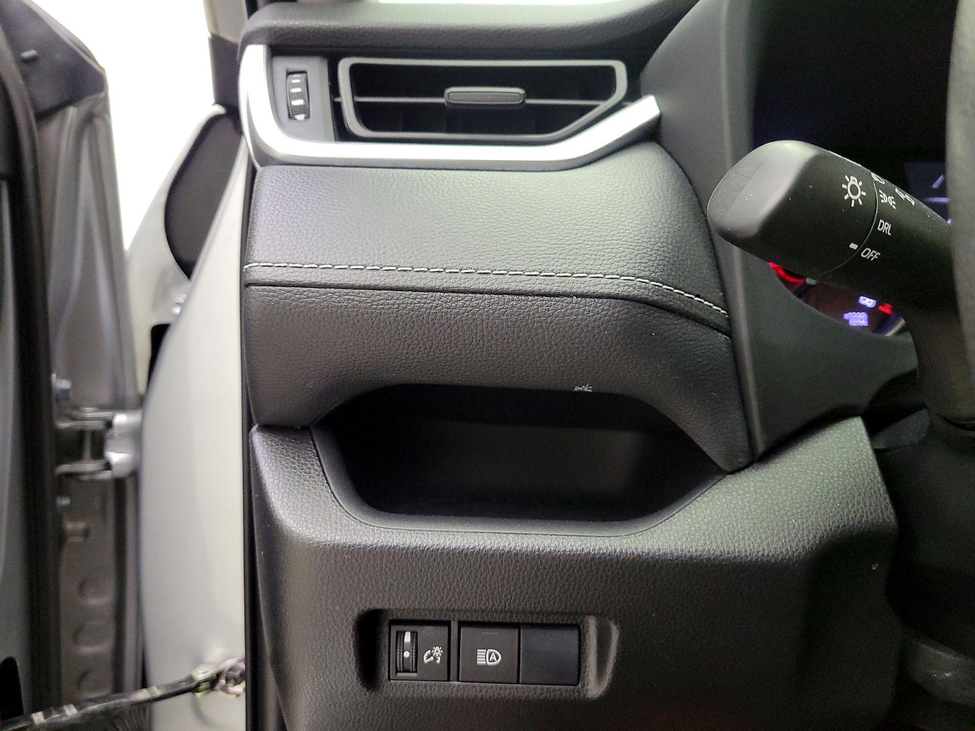 Thumbnail: 2019 Toyota RAV4 - 13