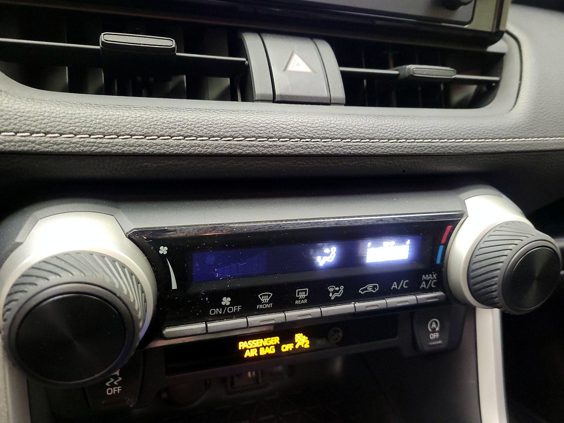 Thumbnail: 2019 Toyota RAV4 - 16