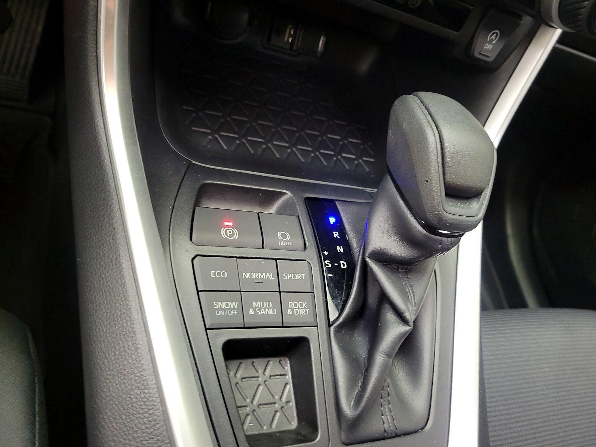 Thumbnail: 2019 Toyota RAV4 - 17