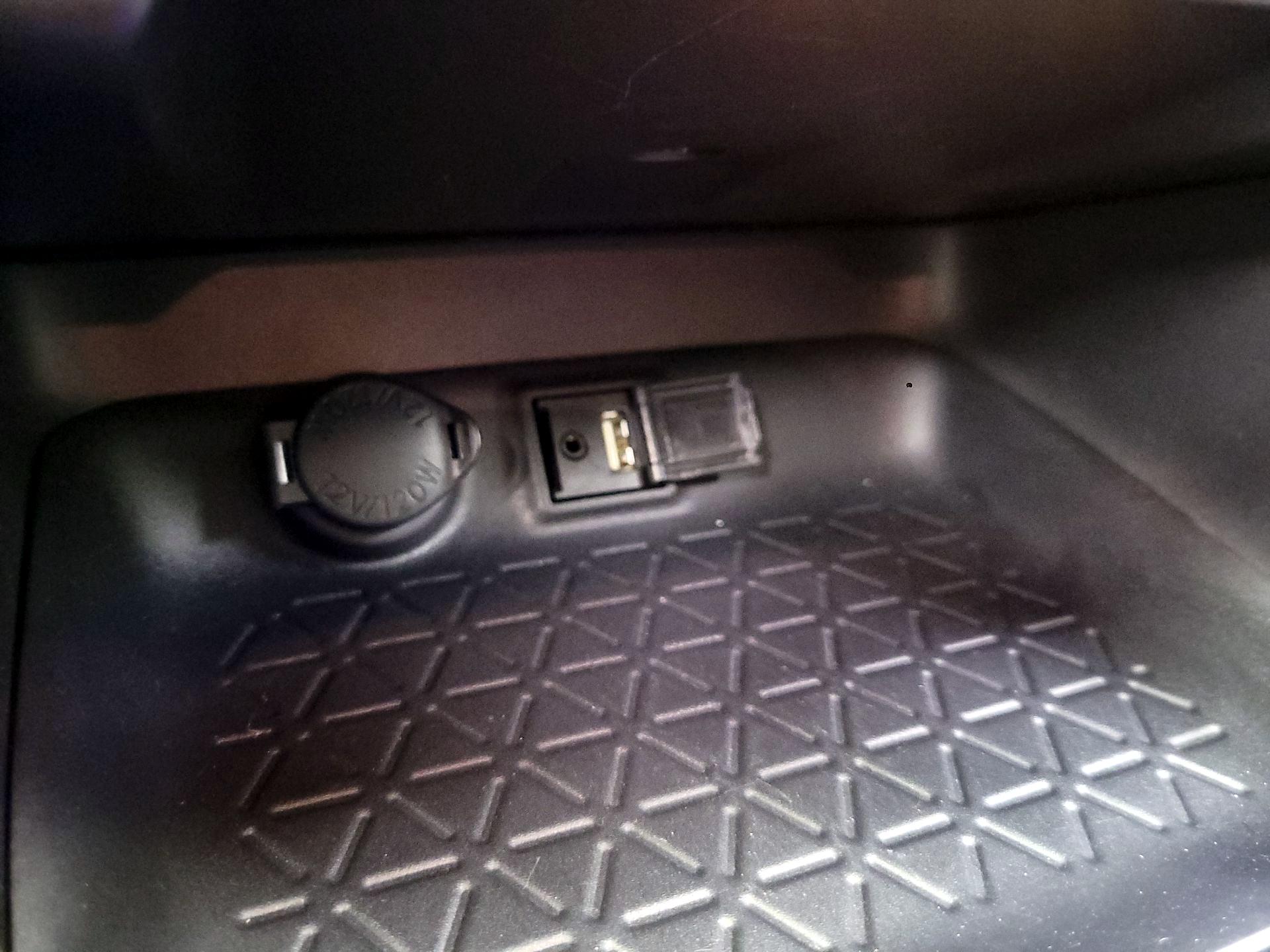 Thumbnail: 2019 Toyota RAV4 - 18